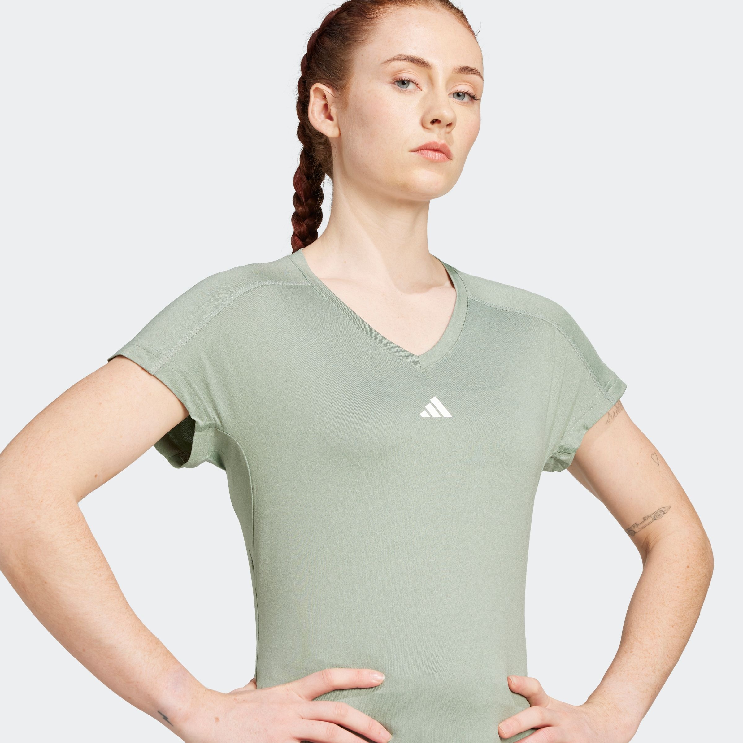 adidas Performance T-Shirt »TR-ES MIN T«, Trainingsshirt, feuchtigkeitsabsorbierend mit V Ausschnitt
