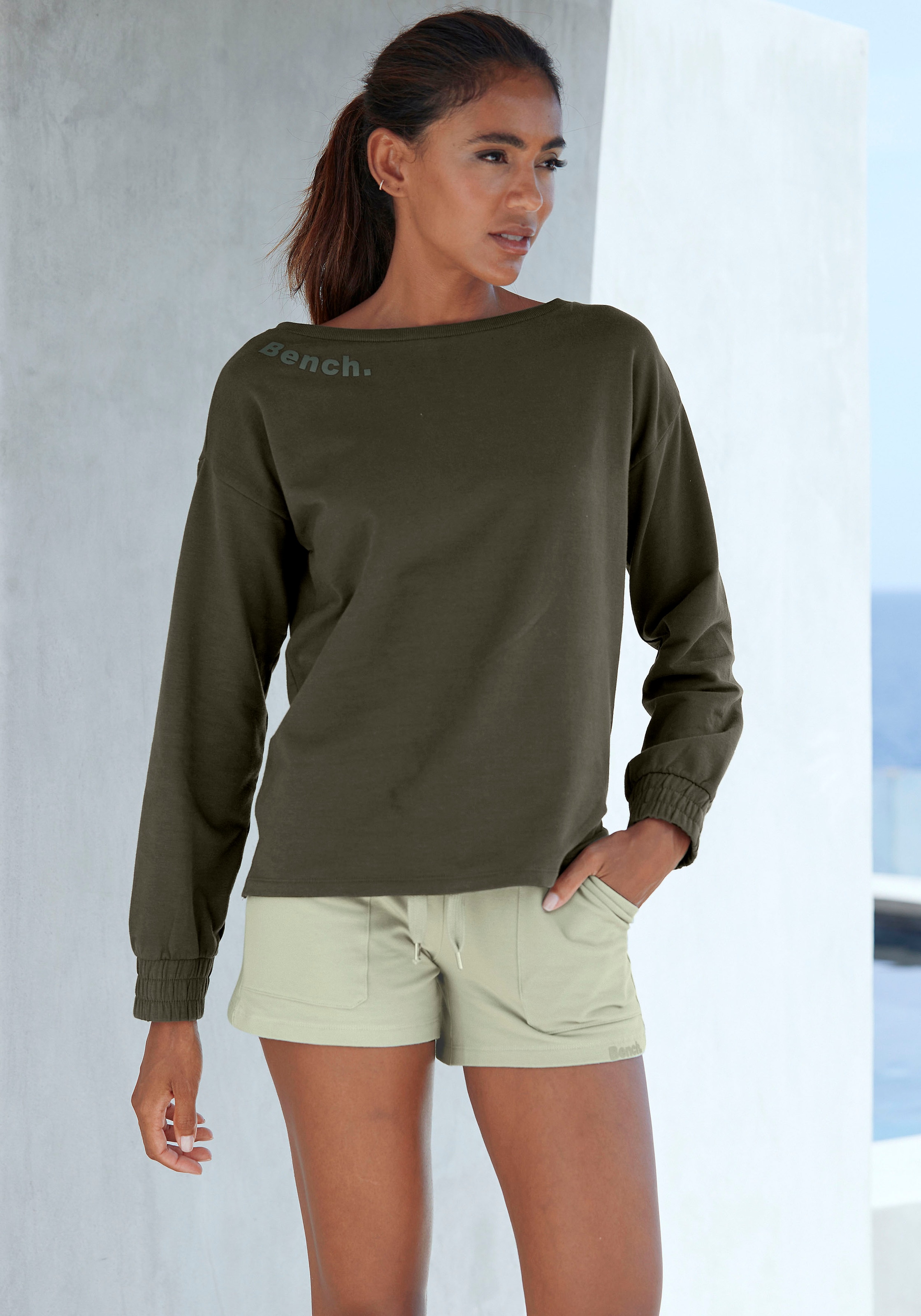 Bench. Loungewear Sweatshirt, mit gerafften Ärmelbündchen, Loungeanzug