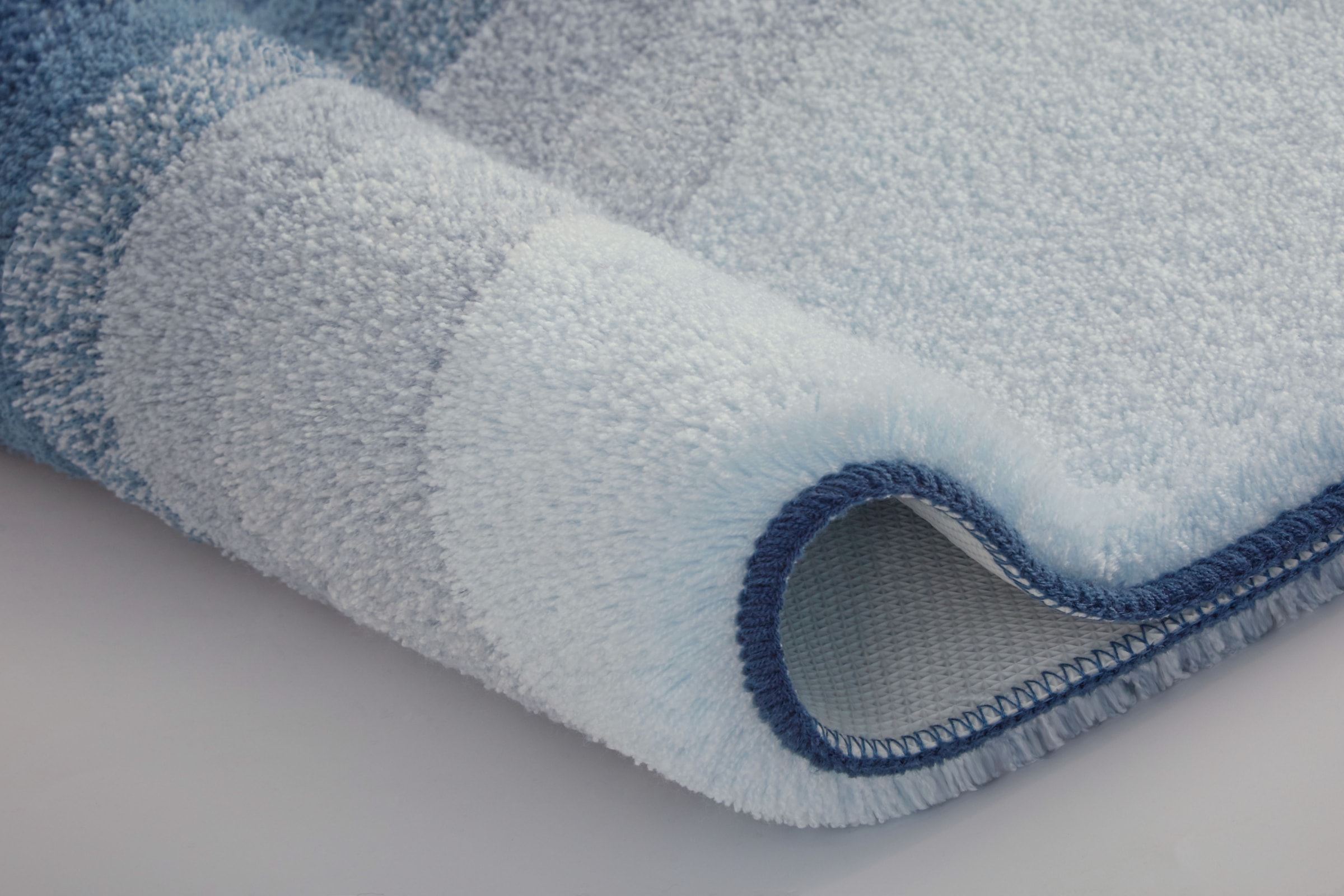 Kleine Wolke Badematte »Malin«, rutschhemmend beschichtet, fußbodenheizungsgeeignet, Badteppich, mit Farbverlauf, waschbar