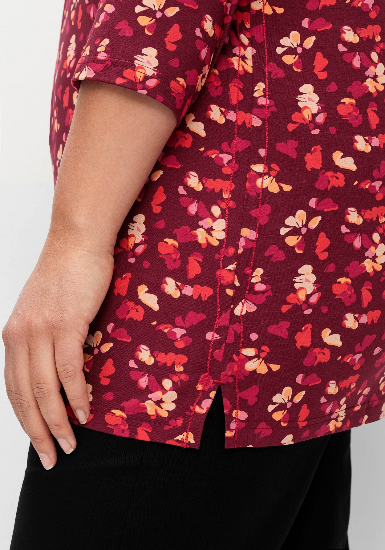 Sheego Rundhalsshirt »3/4-Arm-Shirt mit Blumendruck, aus Viskosejersey«, mit Blumendruck, aus Viskosejersey