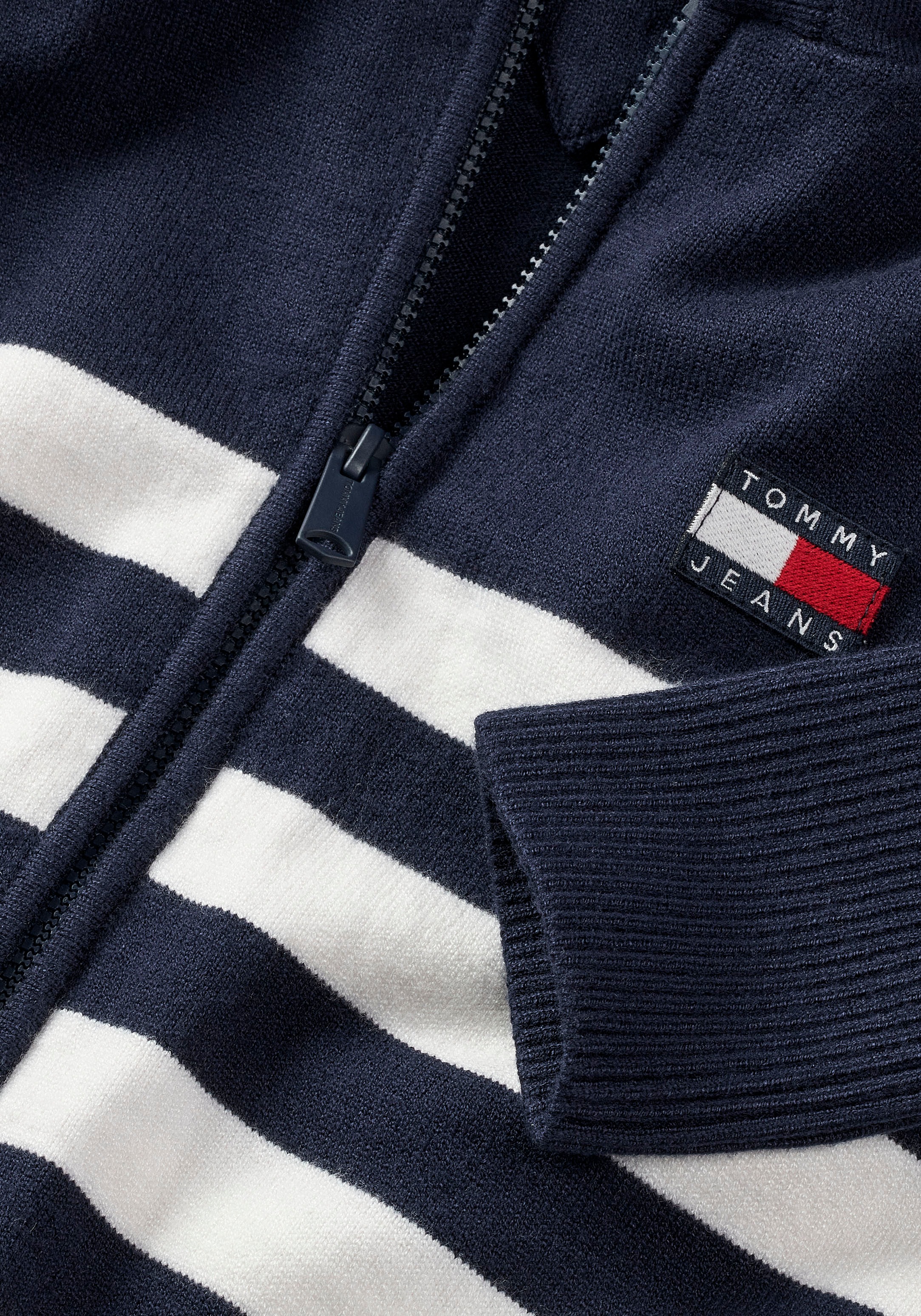 Tommy Jeans Sweatjacke »TJW STRIPE ZIP THRU BADGE HOOD«, mit Tommy Jeans Flagge
