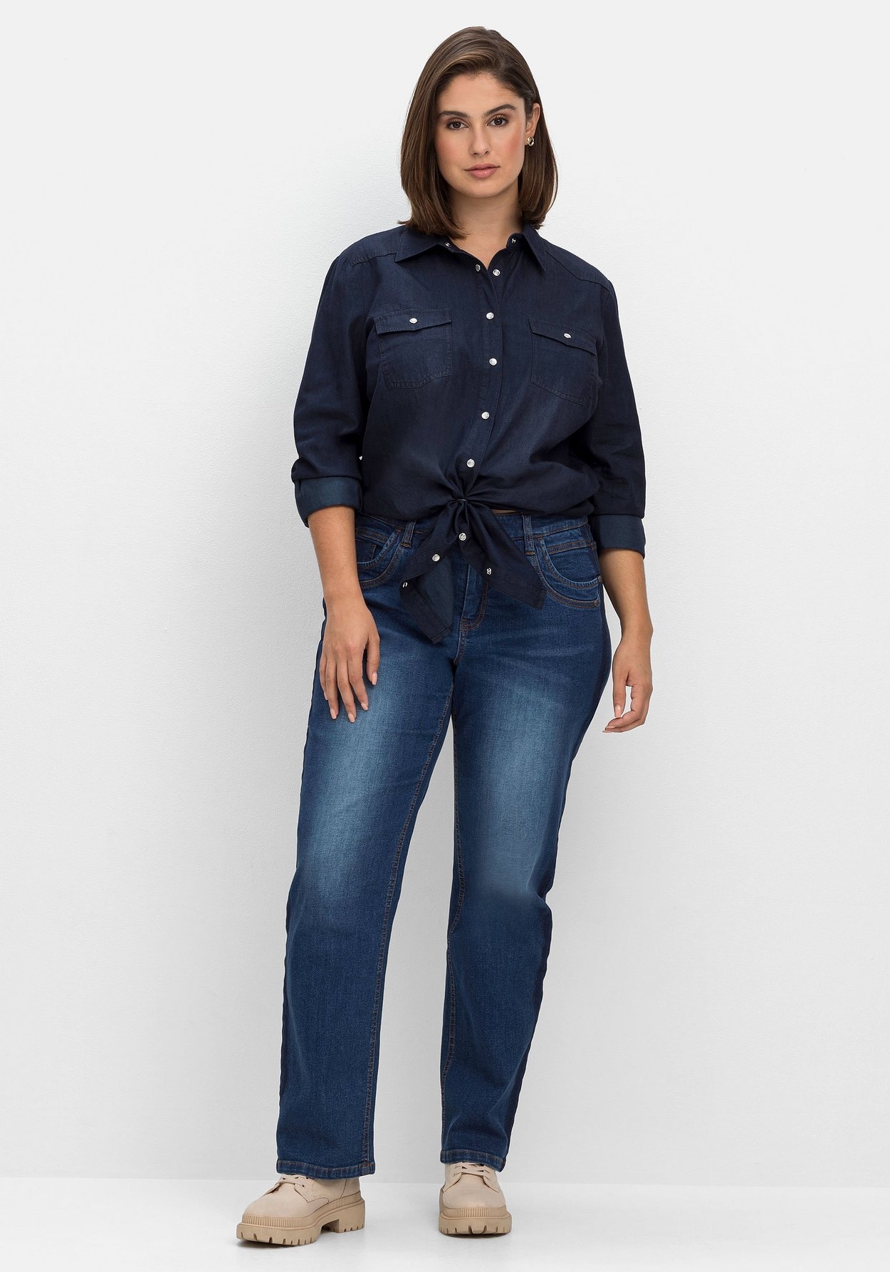Sheego Jeansbluse »Jeansbluse mit Knopfleiste und Brusttaschen«