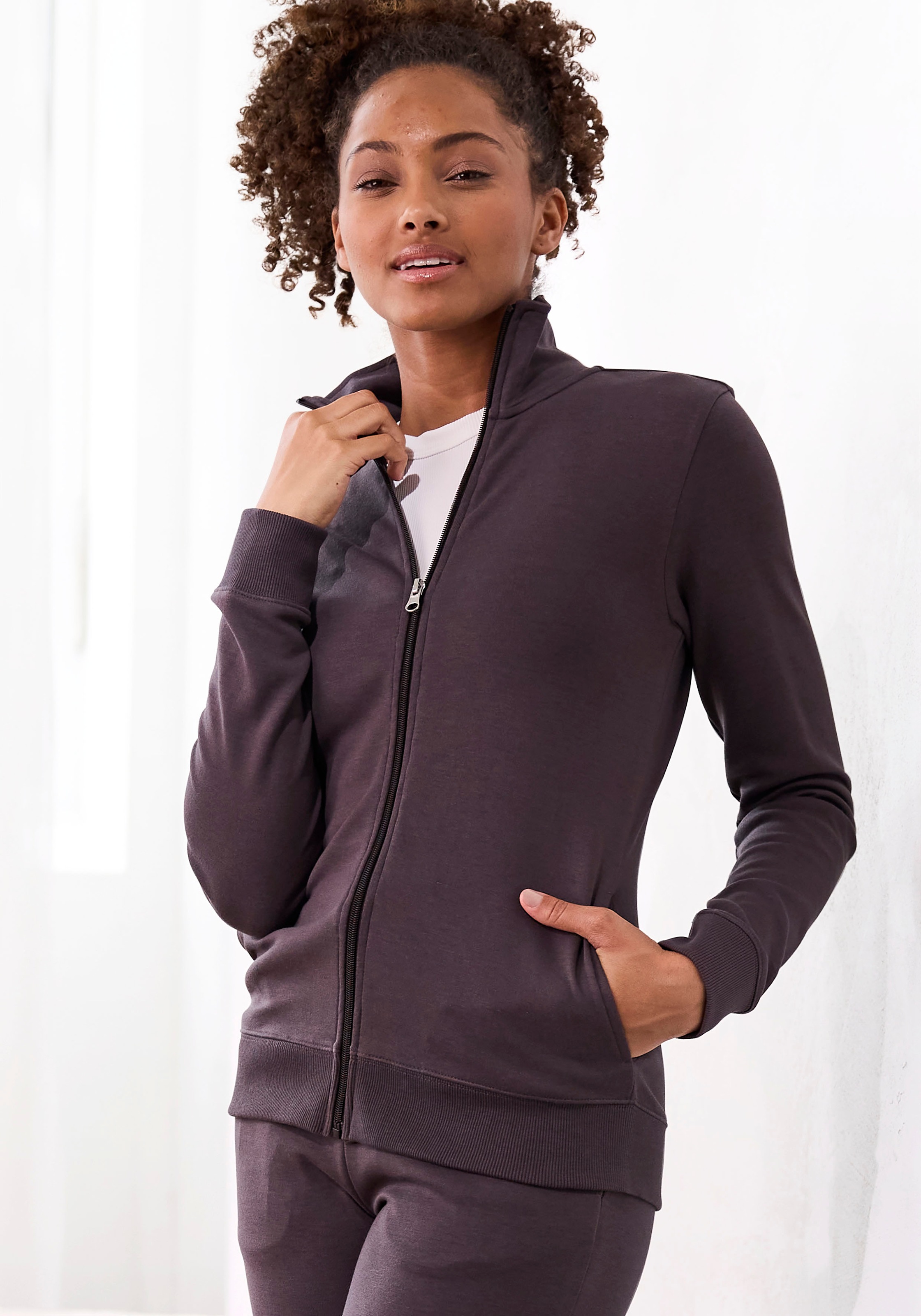 Bench. Loungewear Sweatjacke 1 Stk. mit bestickten Stehkragen, Loungeanzug