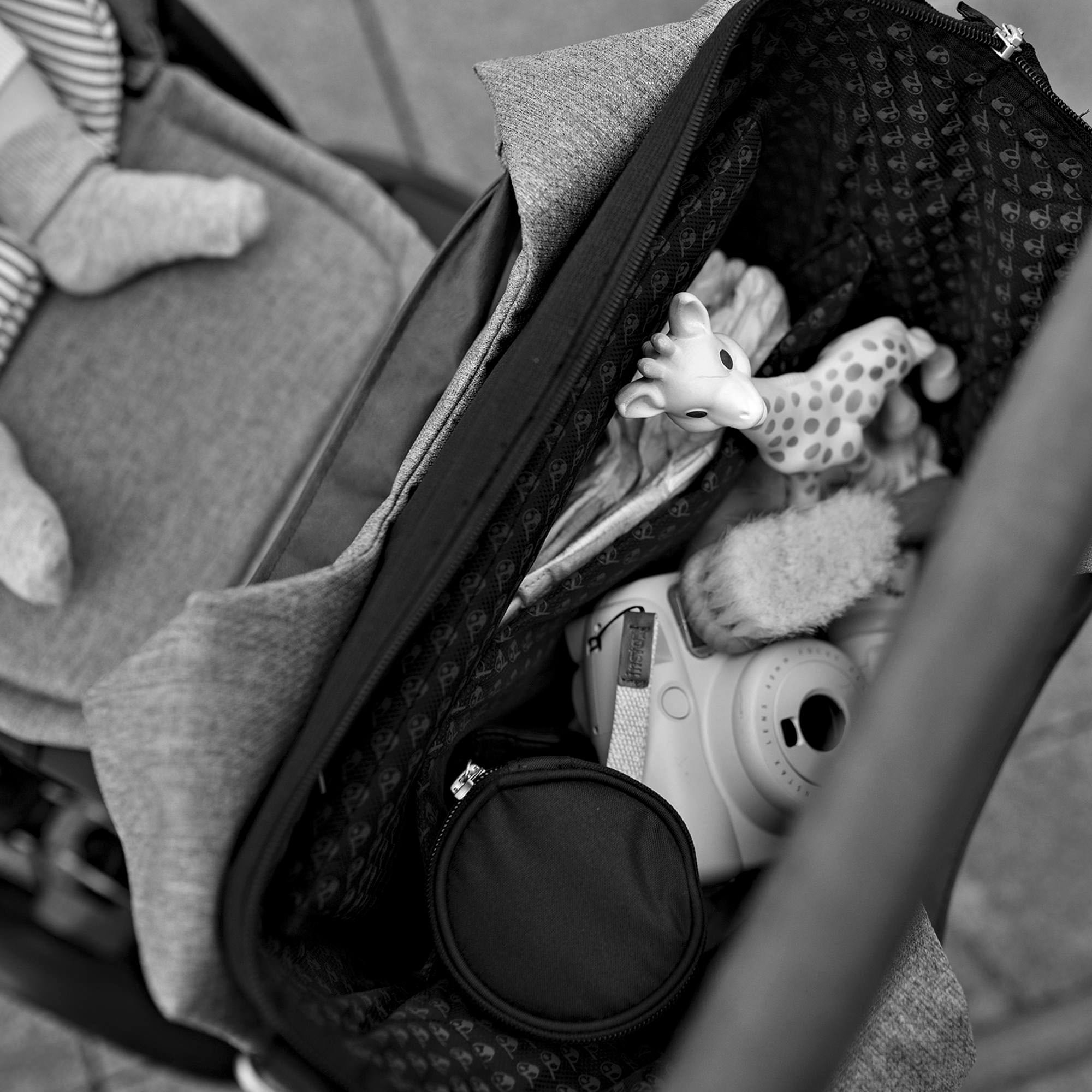 Gesslein Wickeltasche »N°5, steingrau«, mit Wickelauflage und Flaschenhalter, Made in Germany