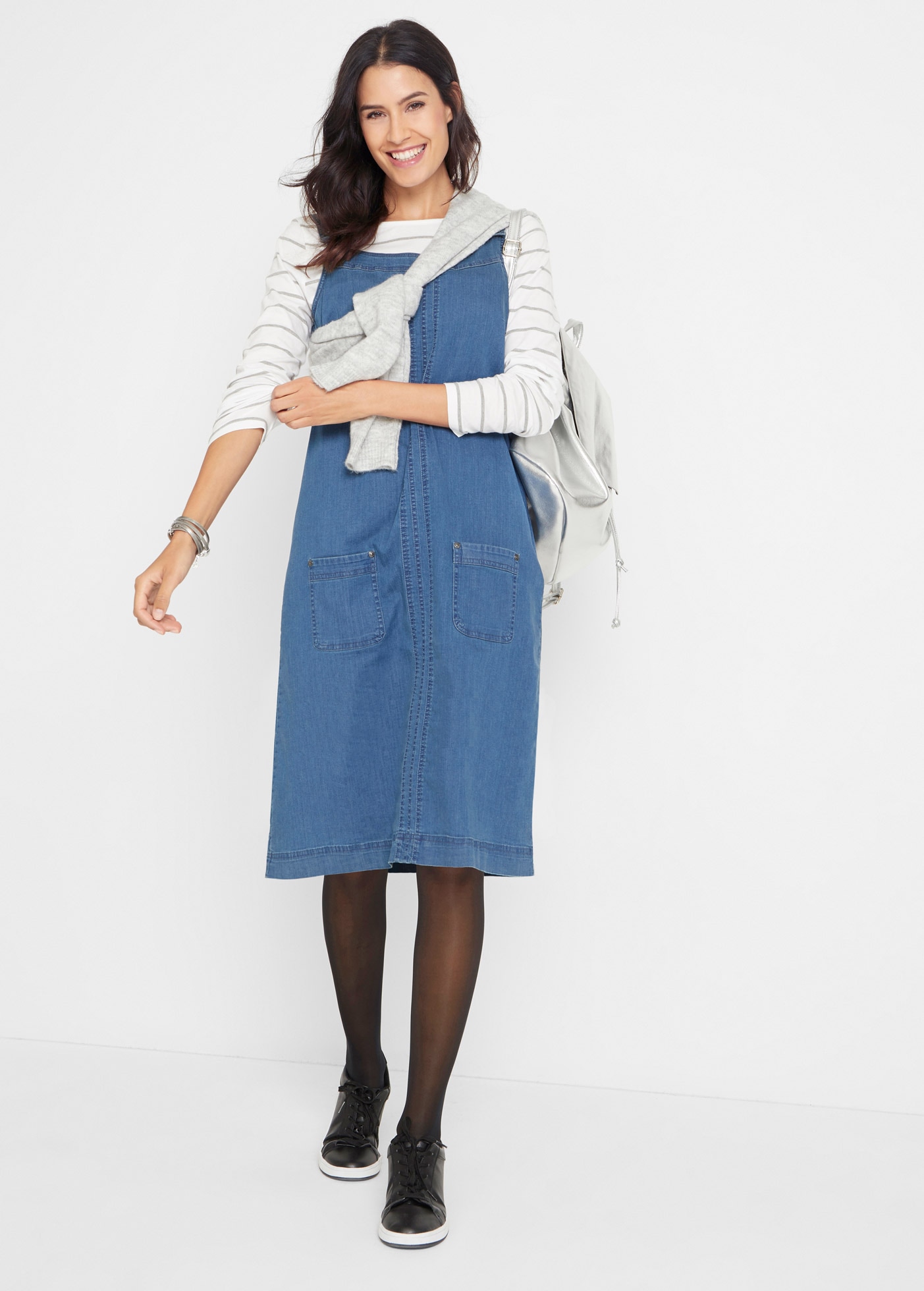 bonprix Jeanskleid aufgesetzte Taschen Latzkleid mit verstellbaren Trägern, aufgesetzte Taschen