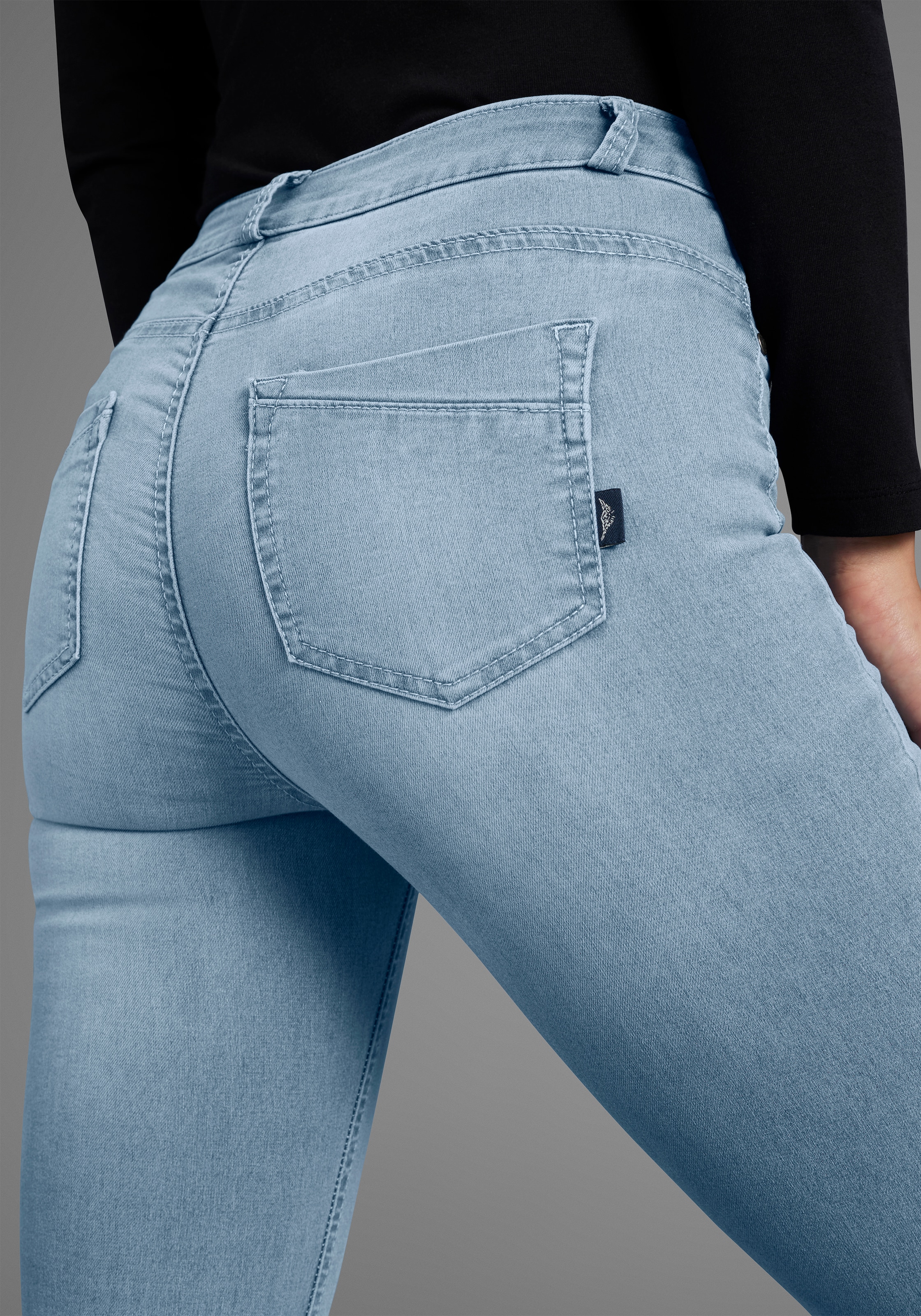 Arizona Bootcut-Jeans »Ultra Stretch« ausgestellte Beinform,  Used-Waschung,  hohe Leibhöhe