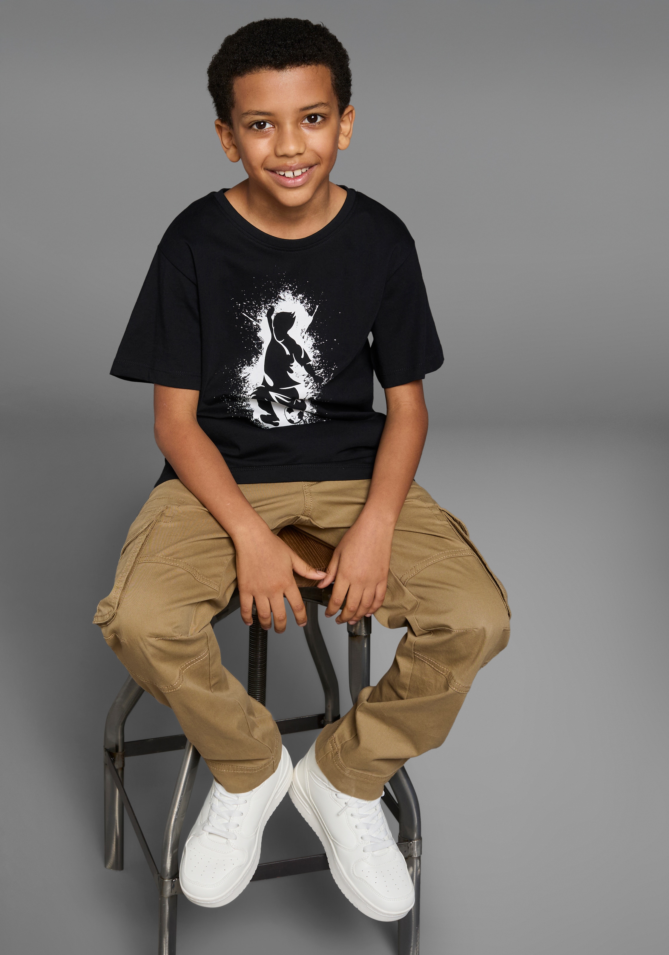 KIDSWORLD T-Shirt »Mit lässigem FUSSBALLER - Druck«, Kurzarm, Basic-Passform, mit stylischem Druck, Rundhalsausschnitt