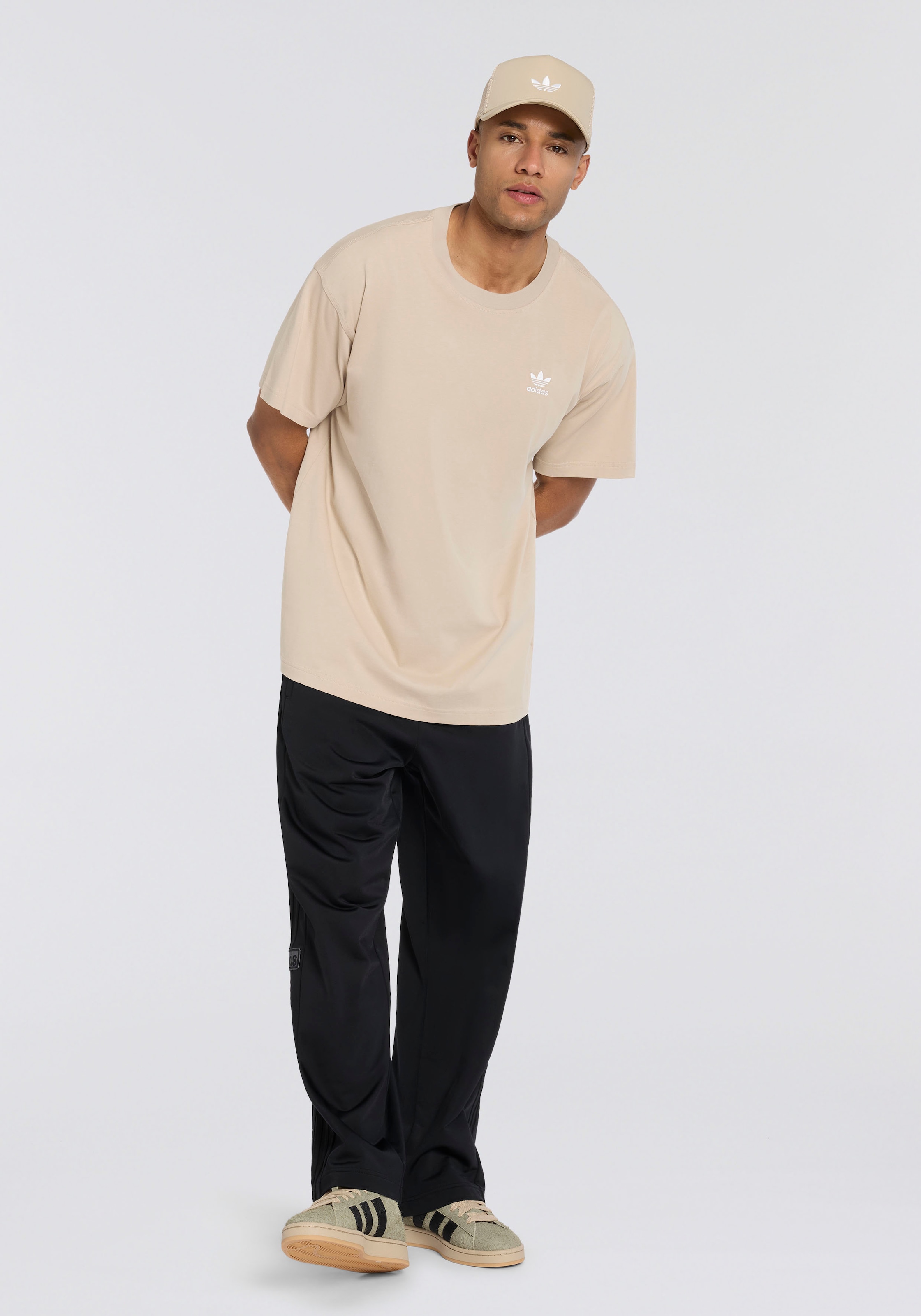 adidas Originals T-Shirt »ESS OS TEE« lockere Silhouette, mit geripptem Rundhalsausschnitt, aus Baumwolle