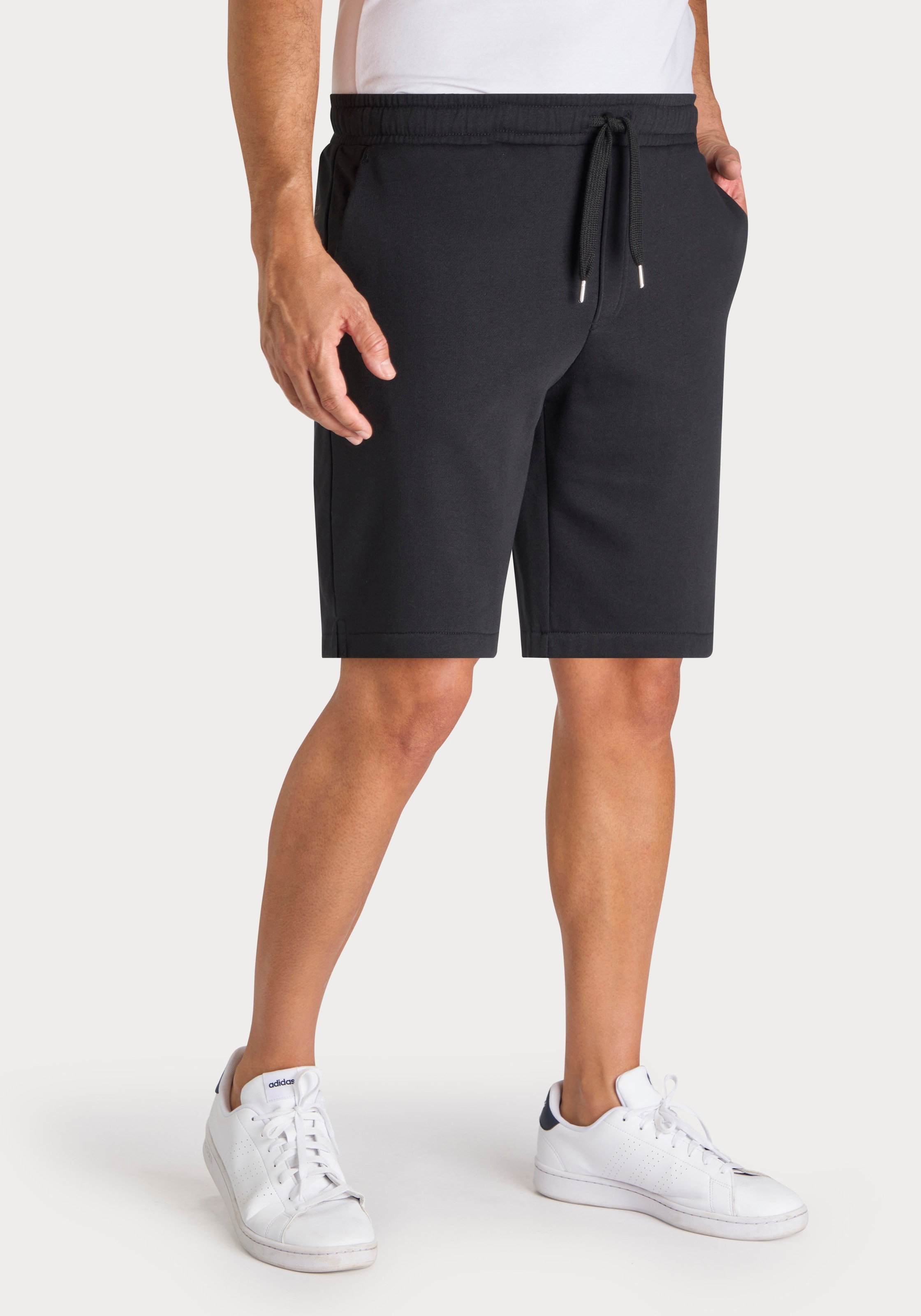 John Devin Sweatshorts »- kurze Hose aus innen angerauter Sweatware«  mit breiter Kordel und seitlichen Taschen