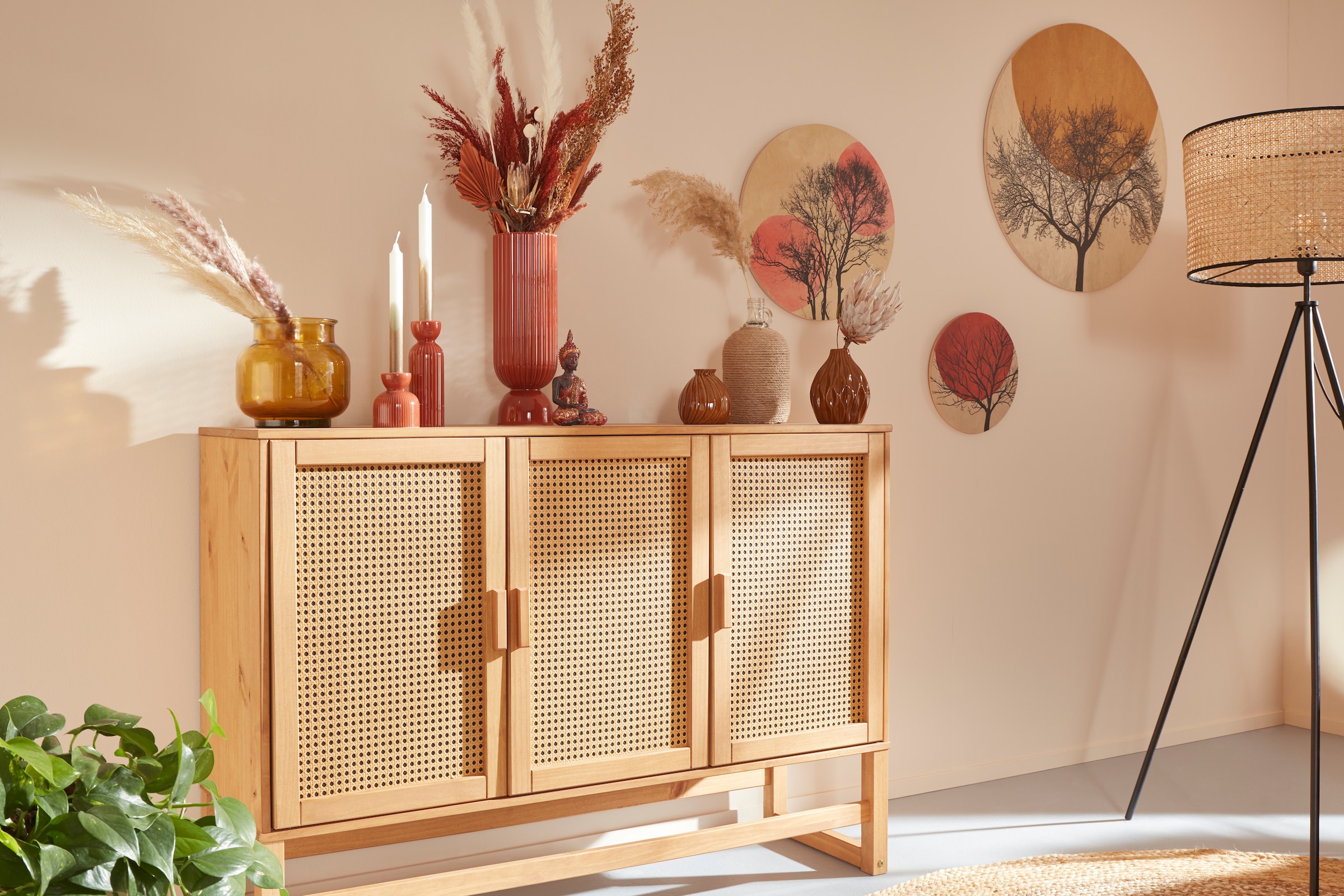 Home affaire Sideboard »Linz«, Kommode mit Rattangeflecht auf den Türfronten, aus Massivholz