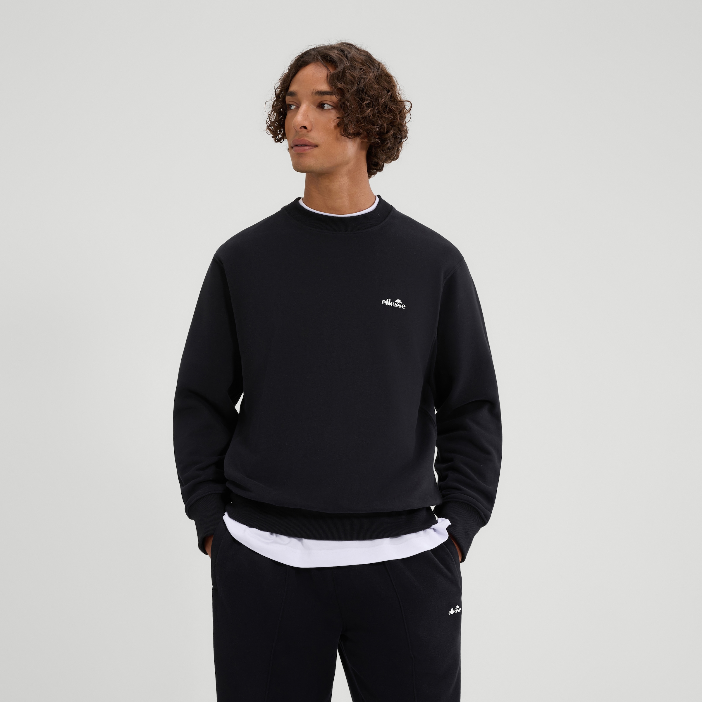 Ellesse Sweatshirt »CORCOLLE SWEATSHIRT«, mit Rundhalsausschnitt, ohne Verschluss, aus Baumwolle und Polyester
