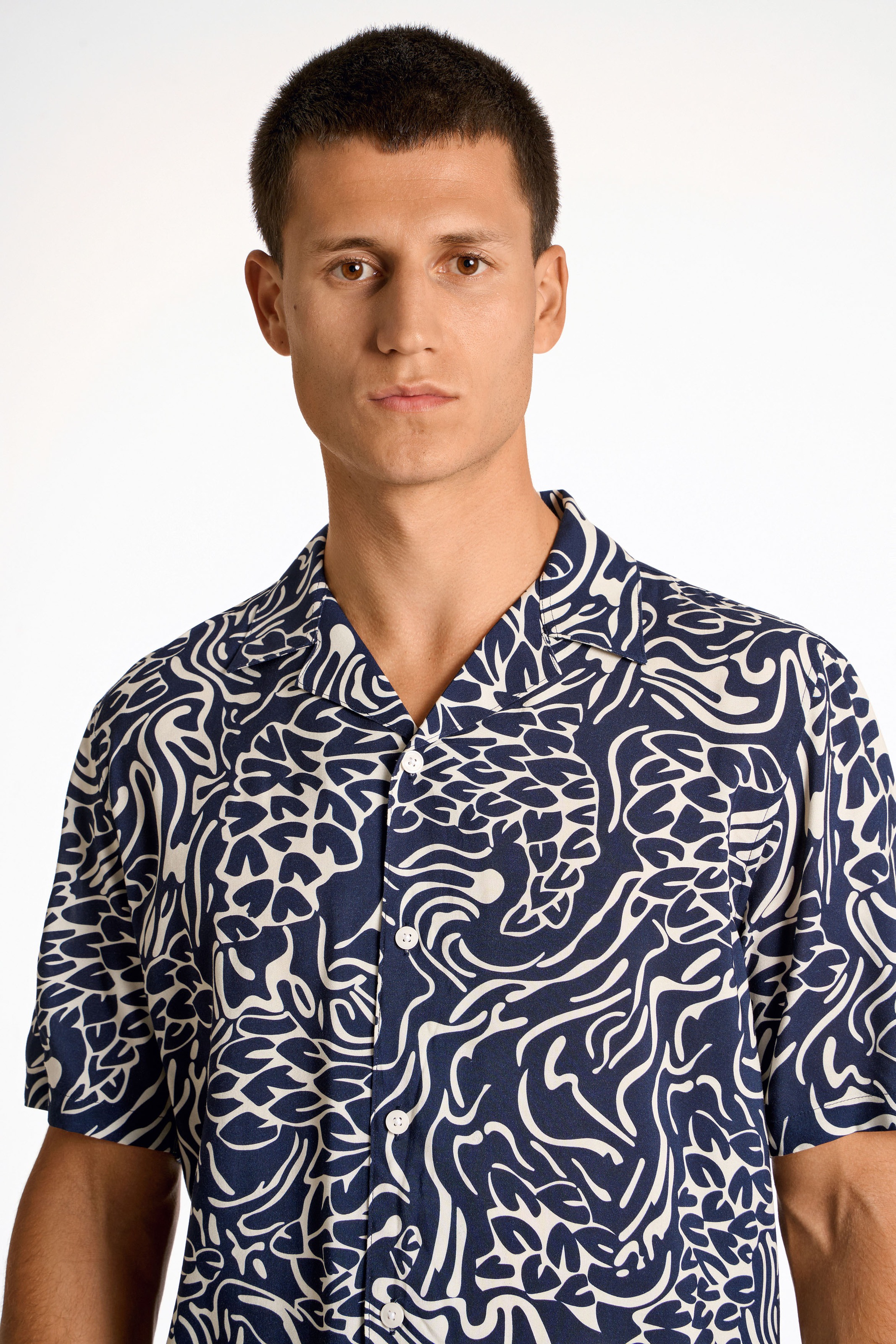 LINDBERGH Print-Shirt, mit Muster und aus reiner Viskose