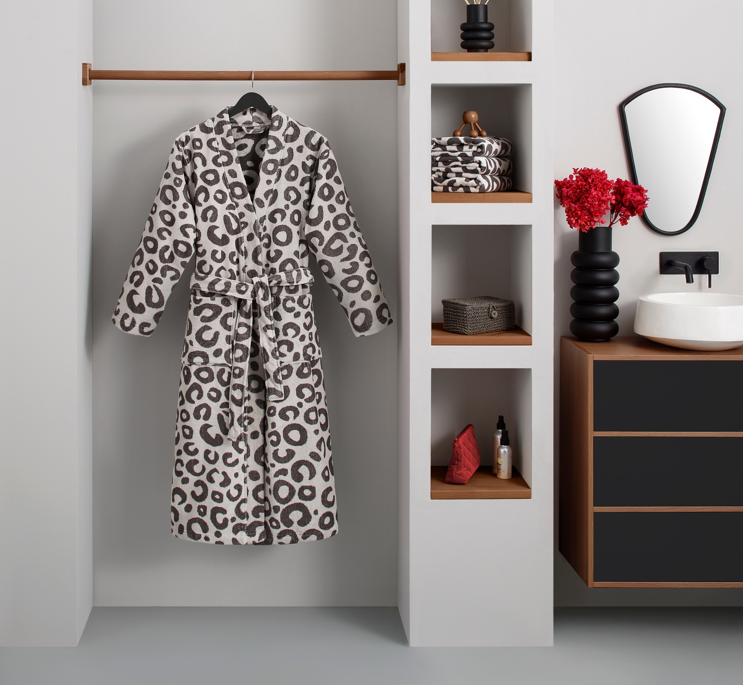 OTTO home Unisex-Bademantel »Anna Leo, ideal für Sauna & Spa, Hotelbademantel, Morgenmantel« 1 Stk. für Damen & Herren, mit Taschen, S-3XL, trendiger Animal Print