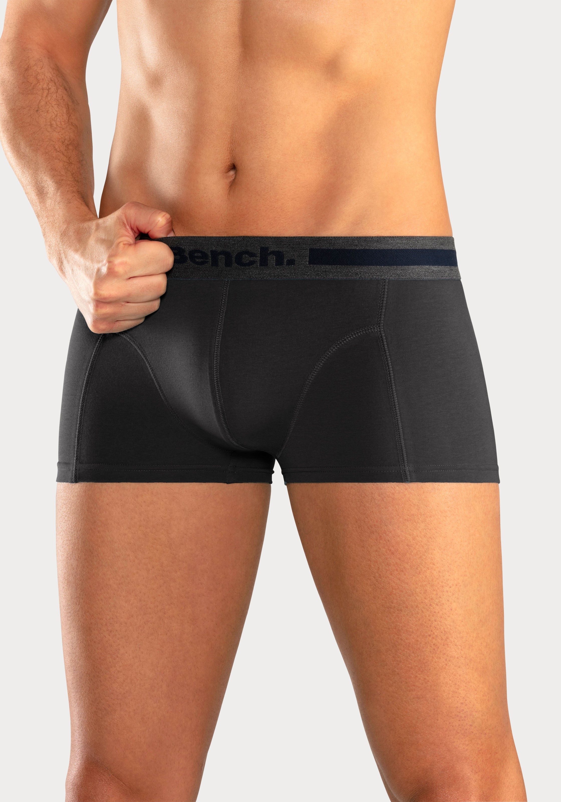 Bench. Hipster, (Packung, 4 St.), knapp sitzende Boxershorts aus Baumwollmischung