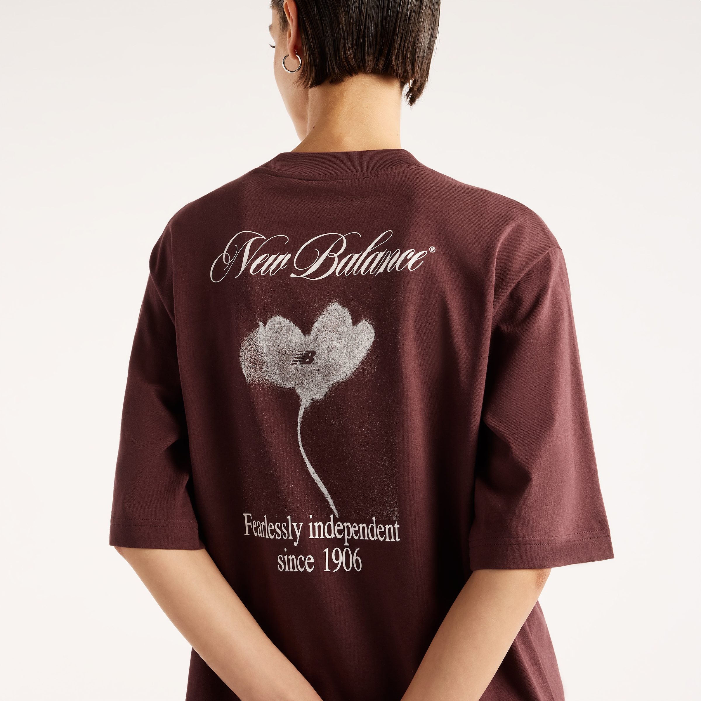 New Balance T-Shirt »PRESSED FLOWERS RELAXED T-SHIRT« sportlicher Stil, aus Baumwolle