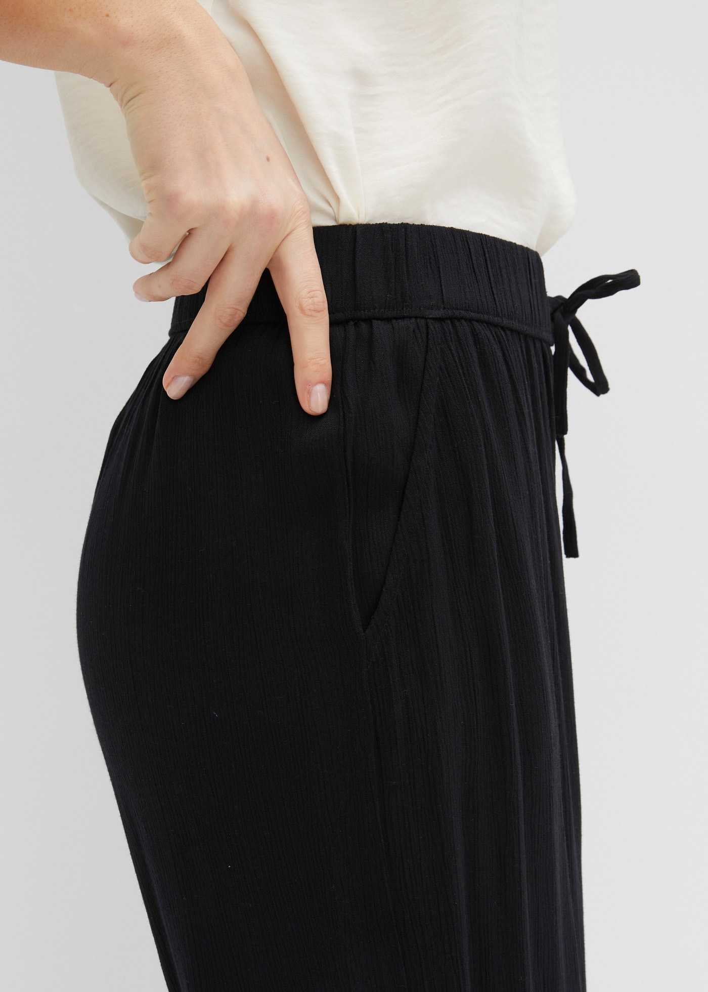 bonprix Schlupfhose  aus Viskose, mit Bindeband, lockere Passform, mit Crinkle-Struktur