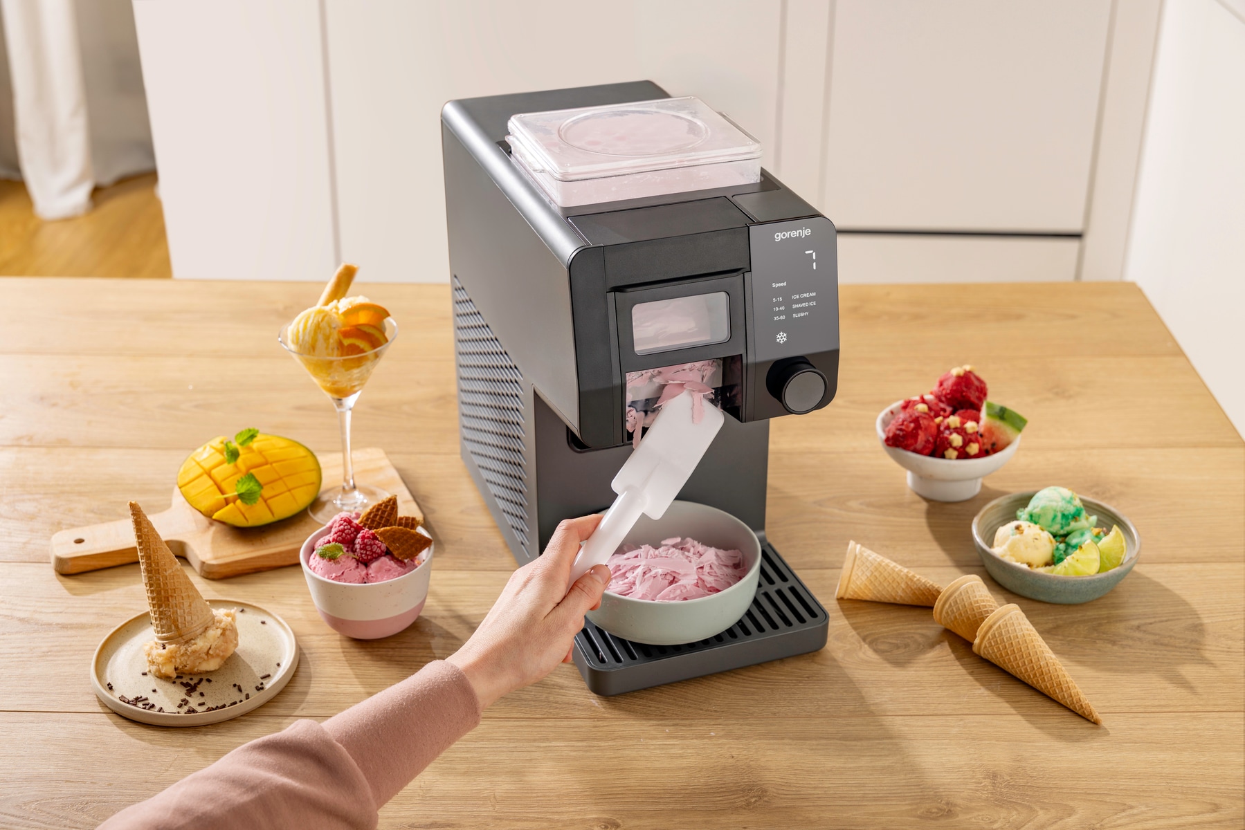 GORENJE Eismaschine »GIICM - 3in1 Instant Eismaschine« 200 W Eis & Slushy in 90 Sek., 1 L, Selbstreinigungsfunktion, max. 35kg/Tag