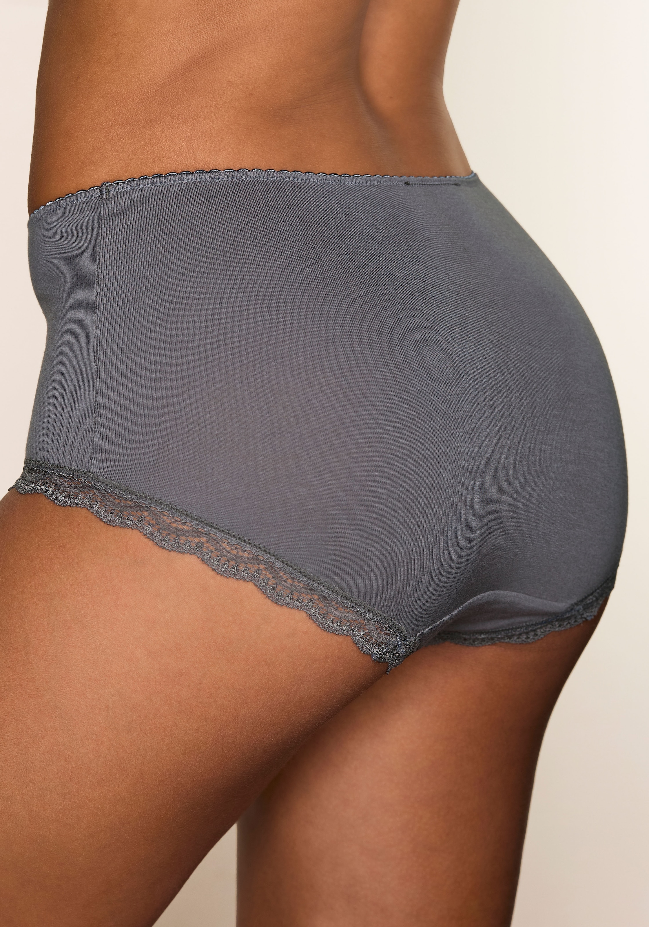 LASCANA Taillenslip 5er-Pack,  aus elastischer Baumwolle mit zarter Spitze, mit Aufbewahrungsbox