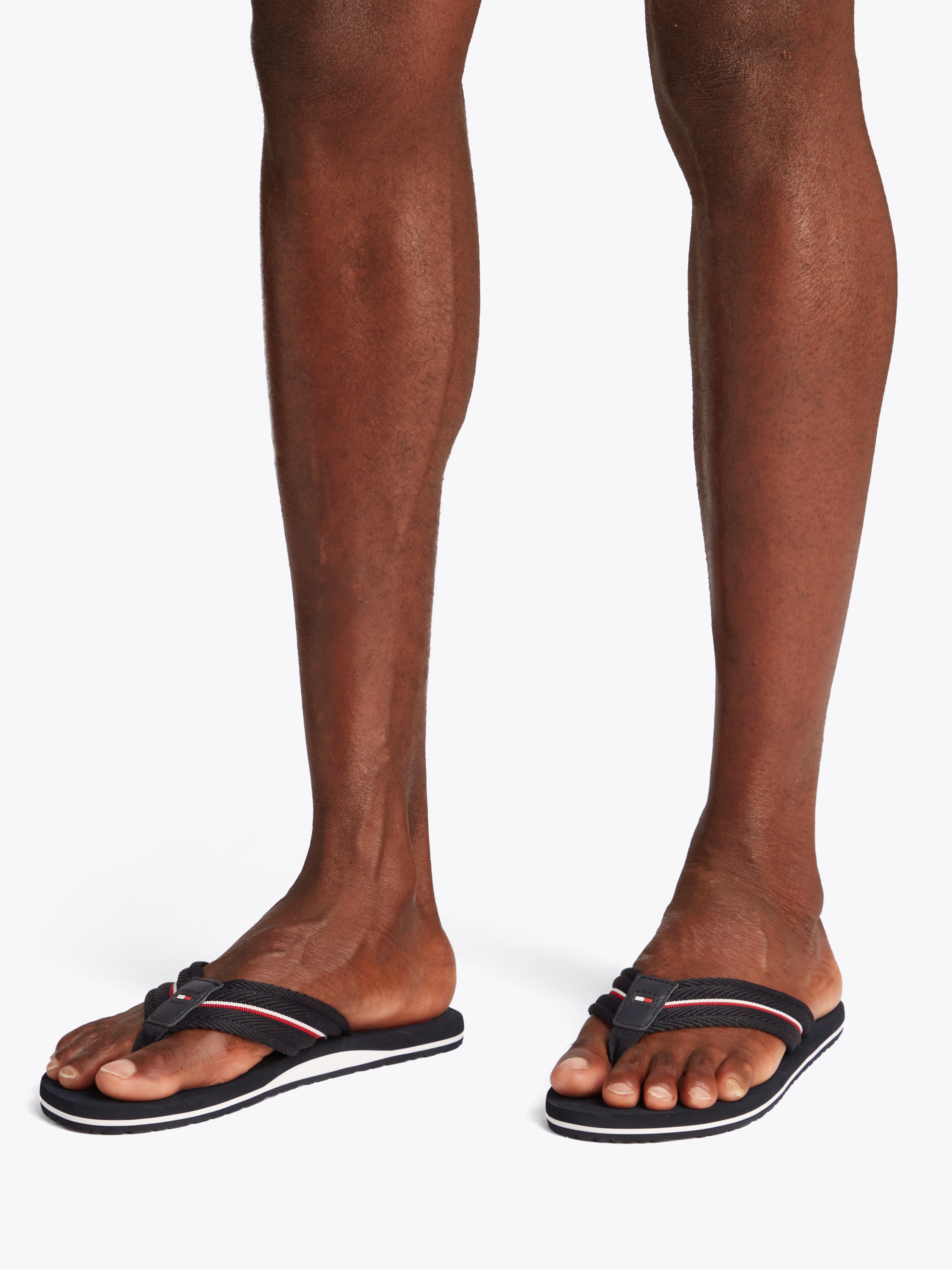 Tommy Hilfiger Zehentrenner »CORPORATE HILFIGER BEACH SANDAL«, Sommerschuh, Flats, Bequemschuh mit Streifen