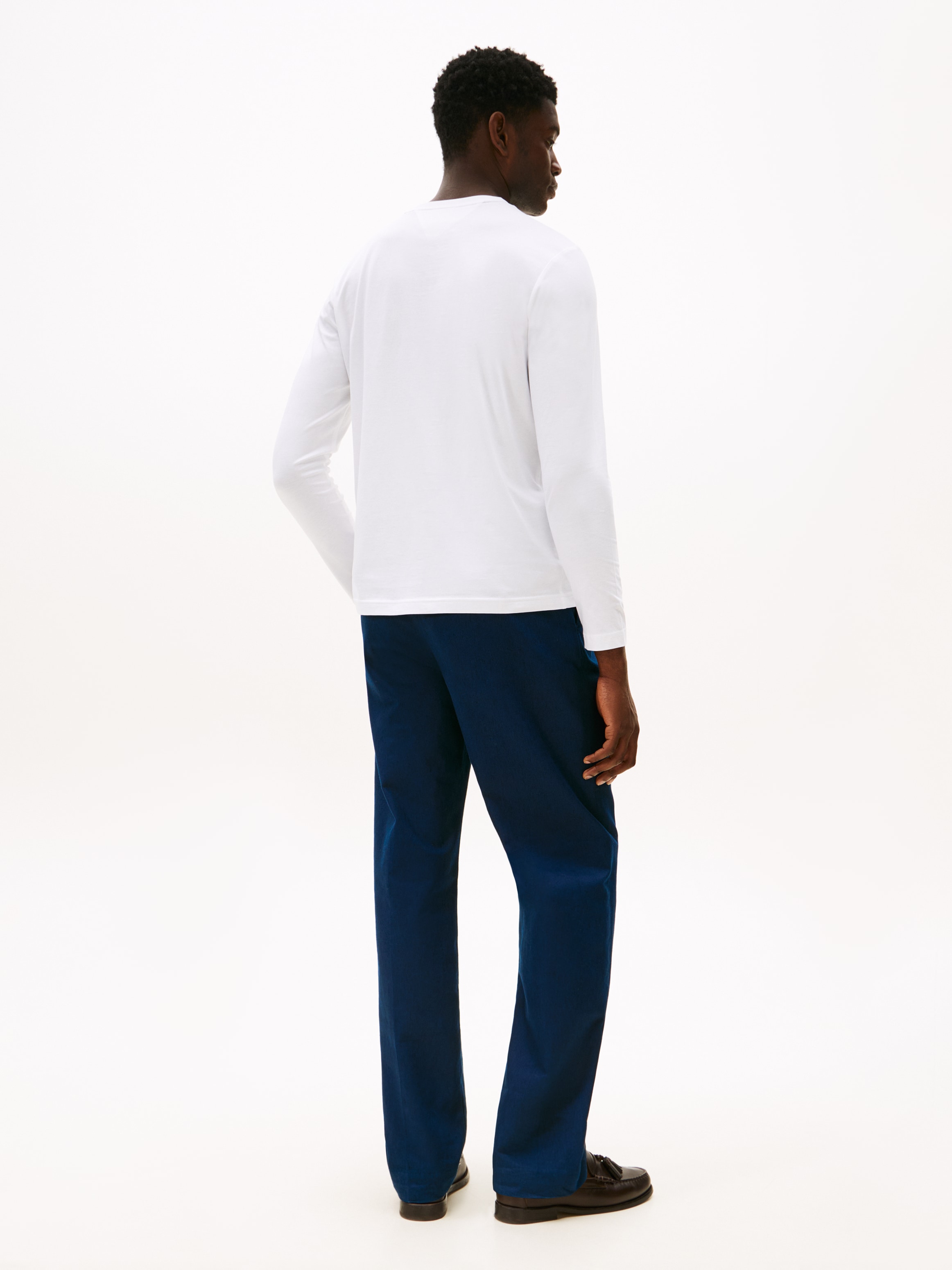 Tommy Hilfiger Longsleeve »HILFIGER STACK LS TEE« Kontrastfarbener Print auf der Brust