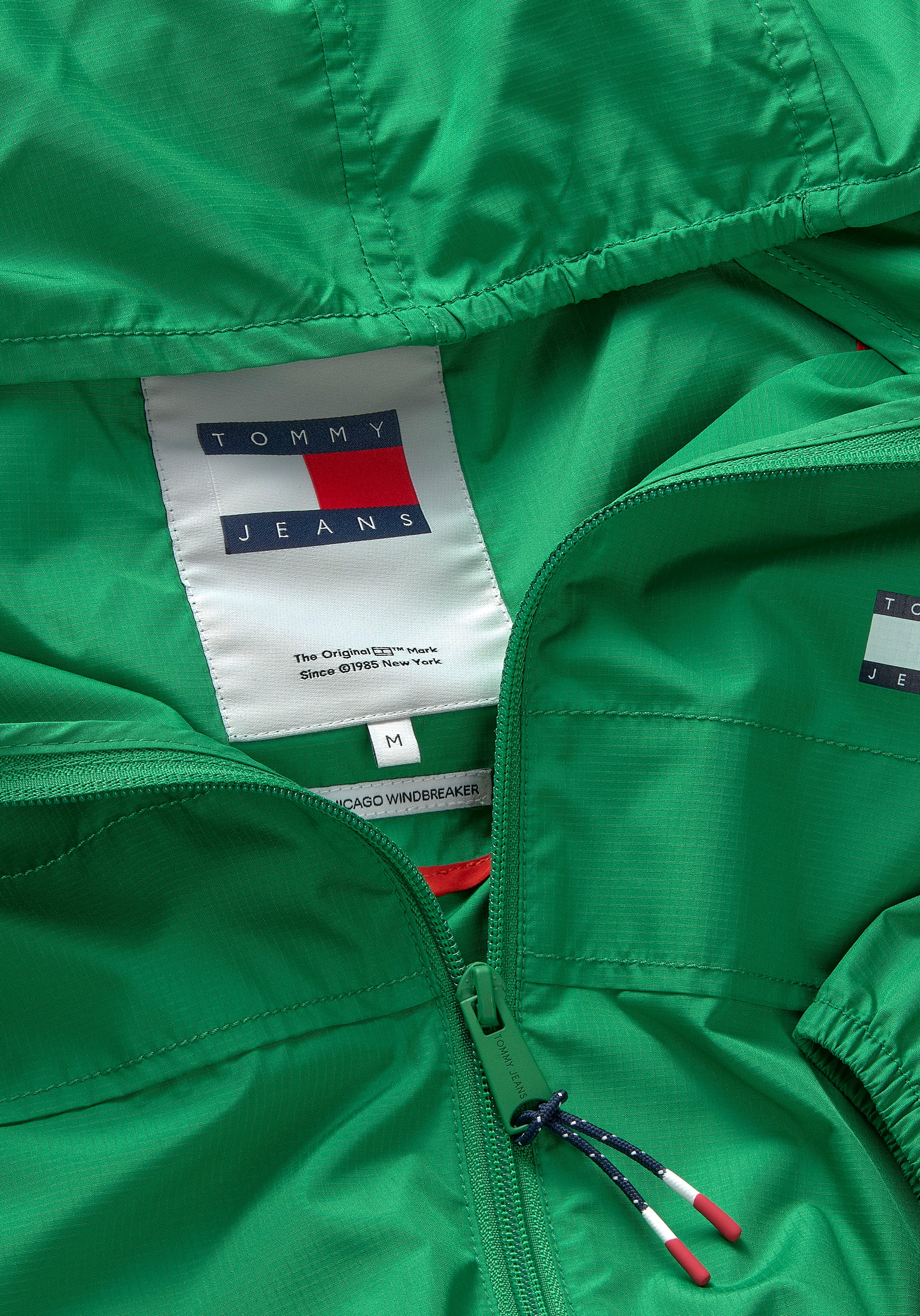 Tommy Jeans Outdoorjacke »TJM LW CHICAGO JACKET«, mit Kapuze, mit Logoprägung