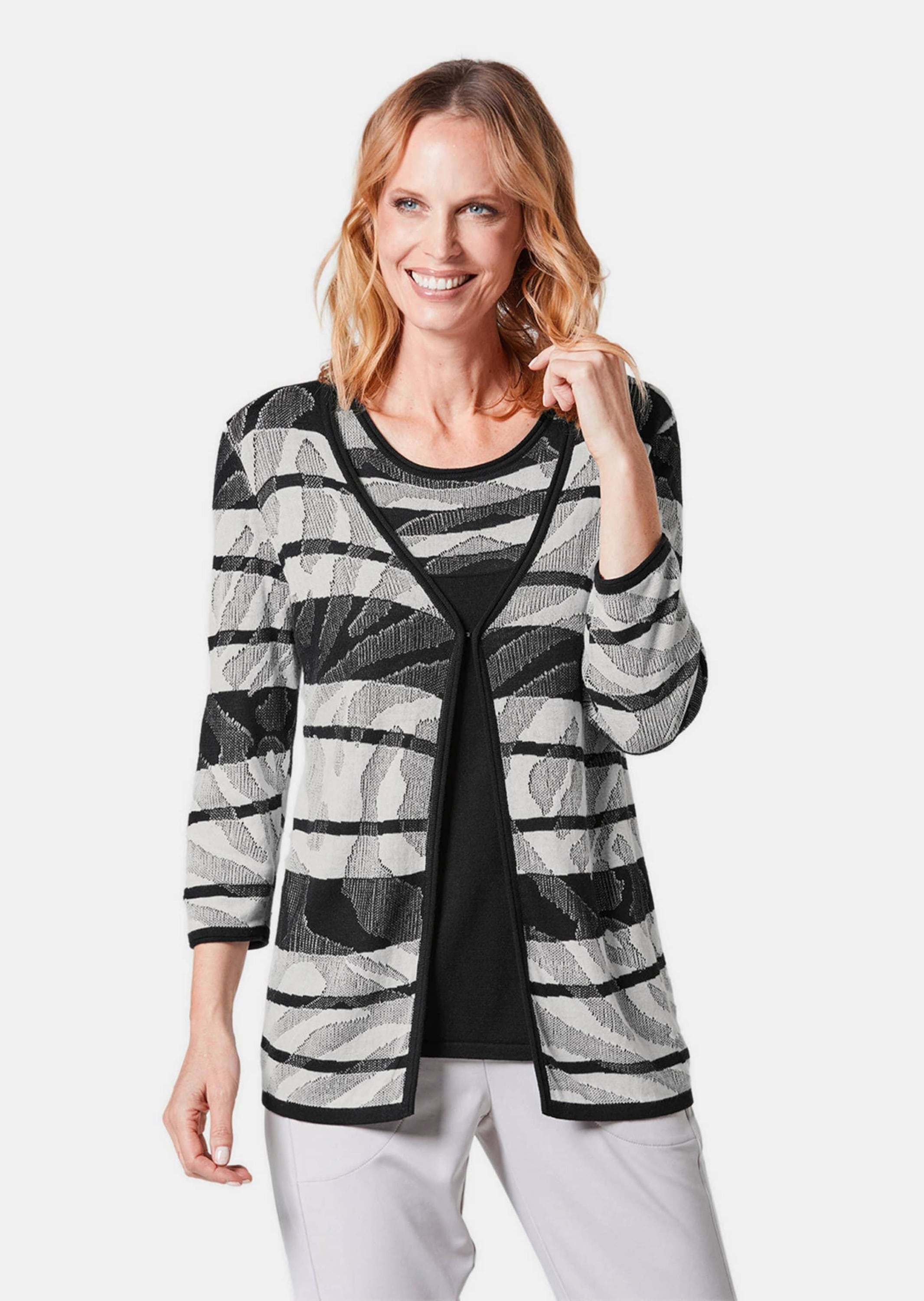 GOLDNER Strickjacke »Kurzgröße Strickjacke mit V-Ausschnitt«