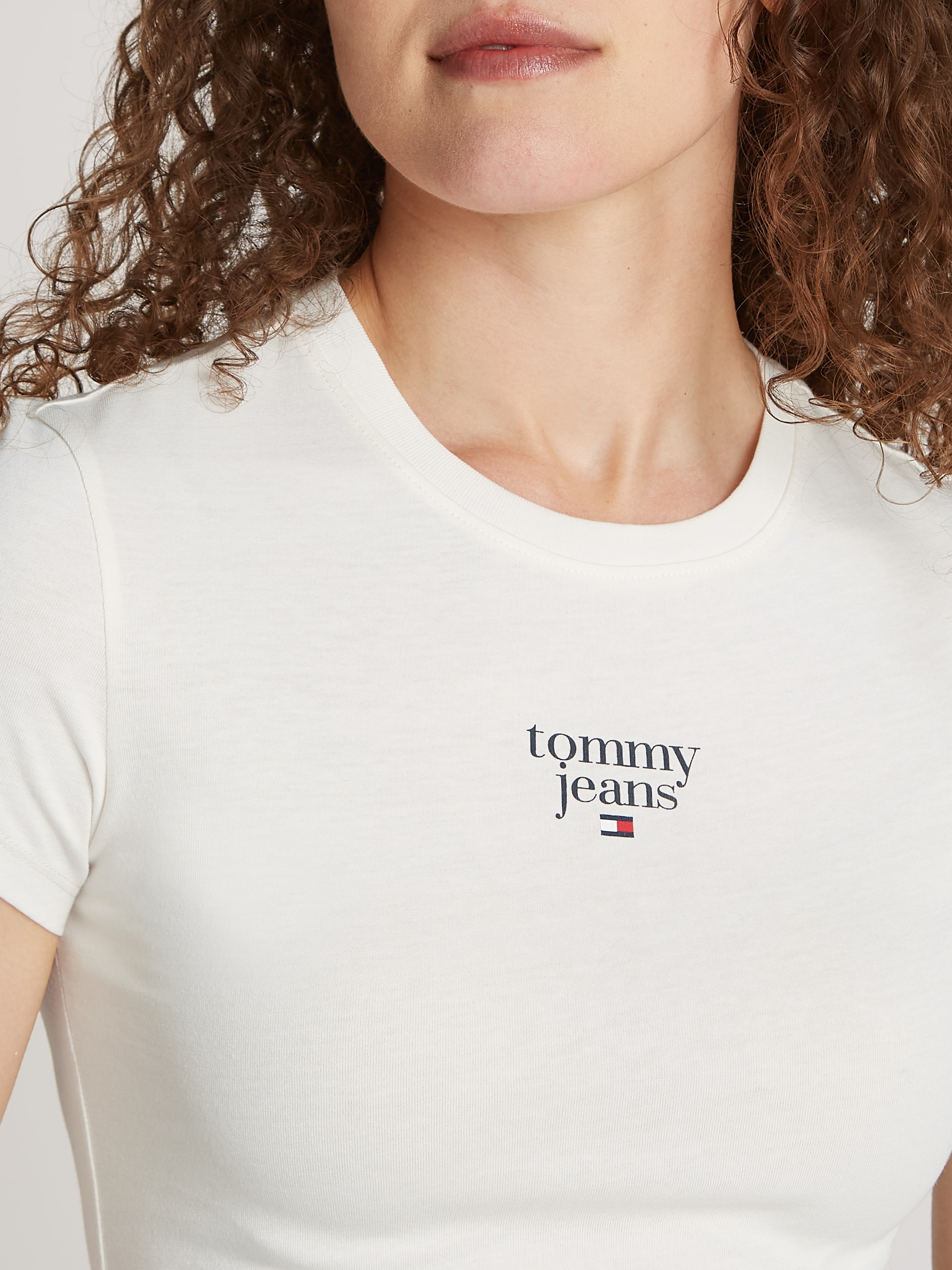 Tommy Jeans T-Shirt »TJW SLIM ESSENTIAL LOGO1 TEE EXT«, mit Logo