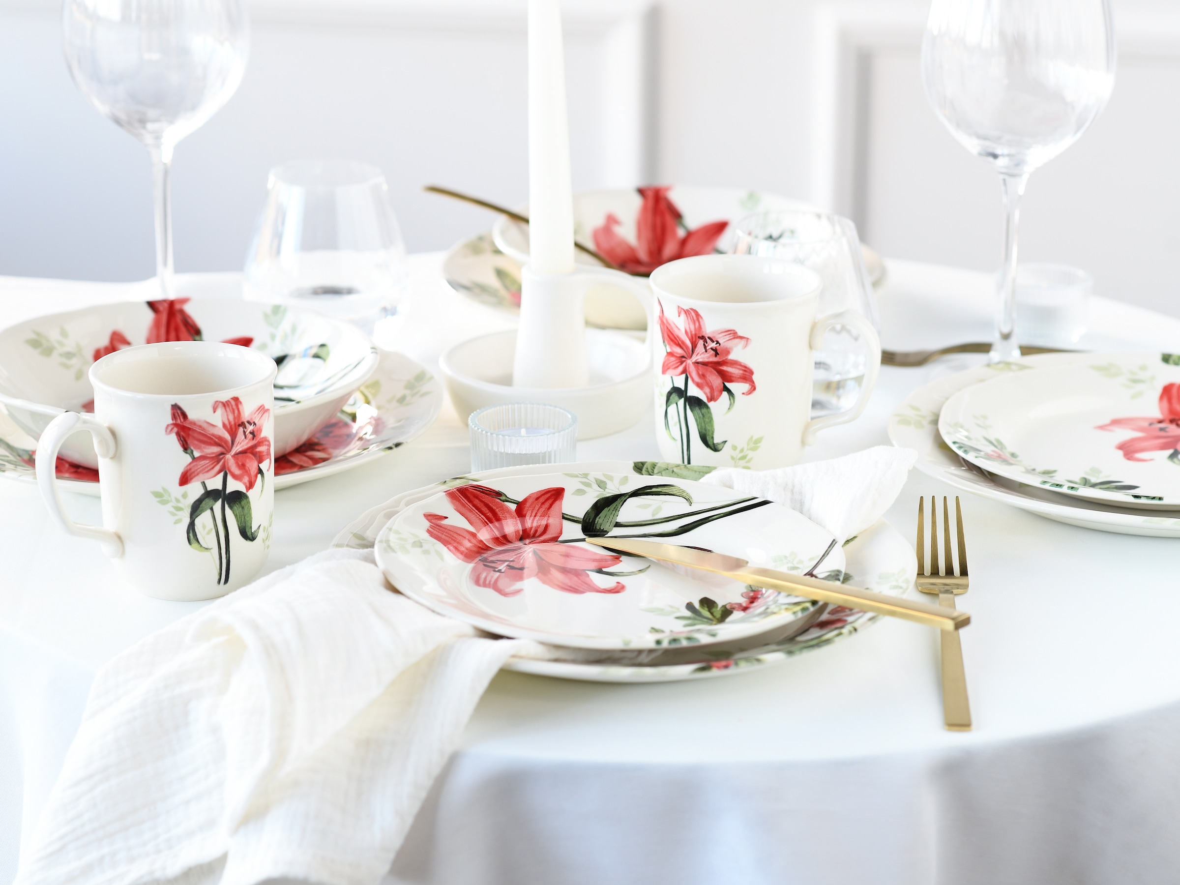 CreaTable Kombiservice »Geschirr-Set Rosemary«, (Set, 16 tlg., Kaffeeservice und Tafelservice im Set, für 4 Personen), Service, Rosen/Blumendekor, 16 Teile, für 4 Personen