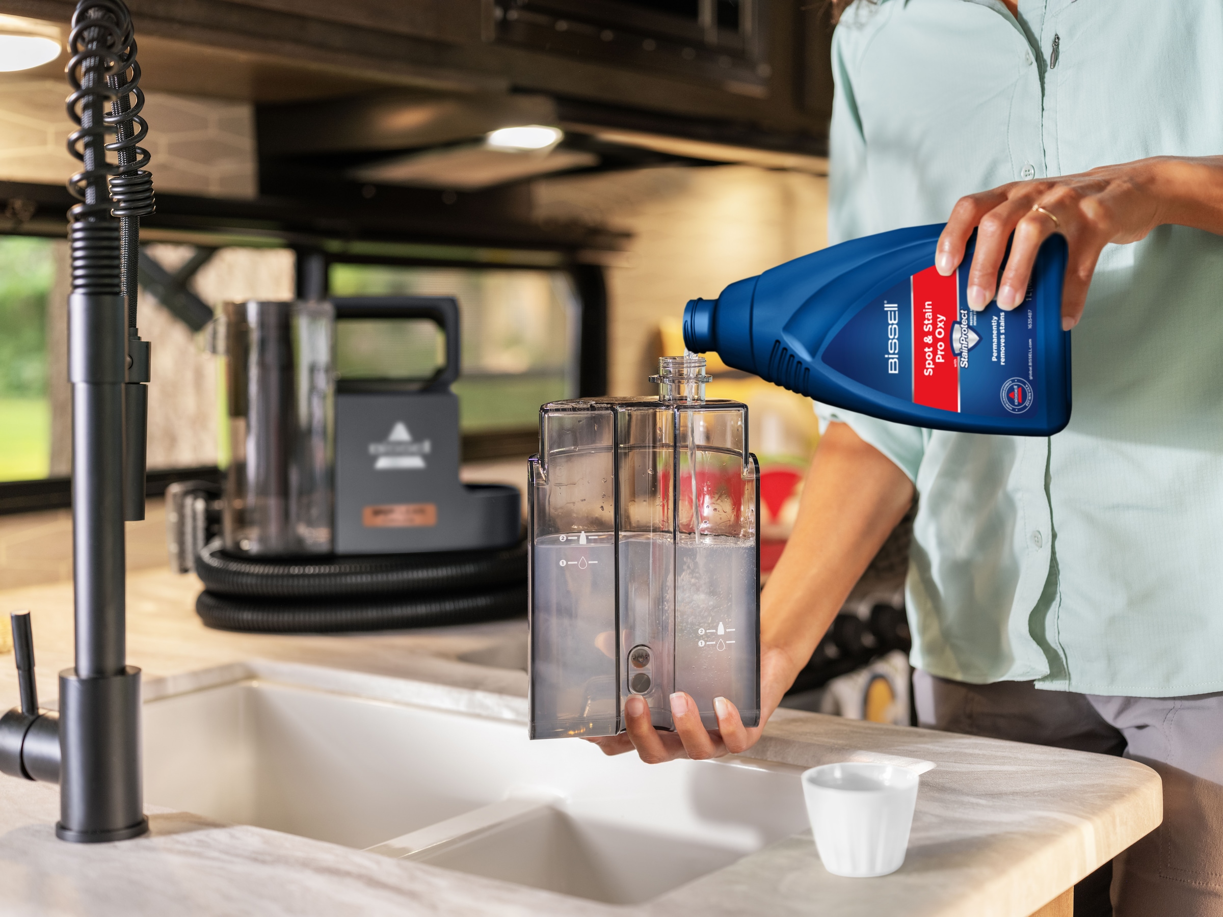 Bissell Wasch-Sauger »3681N SpotClean Cordless, leicht, klein, kabellos, Dual-Tank«, 12kPa, reinigt Flecken auf Teppich, Polster, Autositz & Gartenmöbel