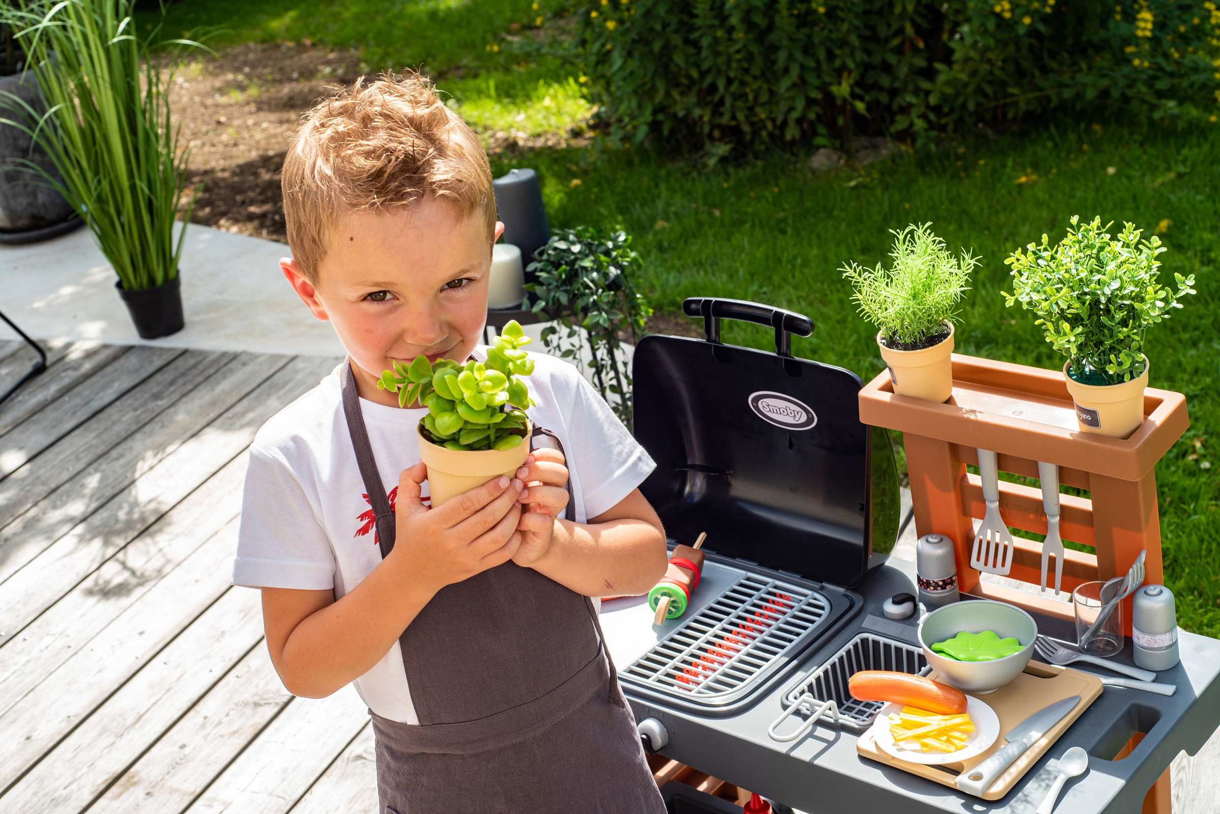 Smoby Spielküche »Outdoor Gartenküche«, mit Grill, Spülbecken und Wasserpumpfunktion; Made in Europe