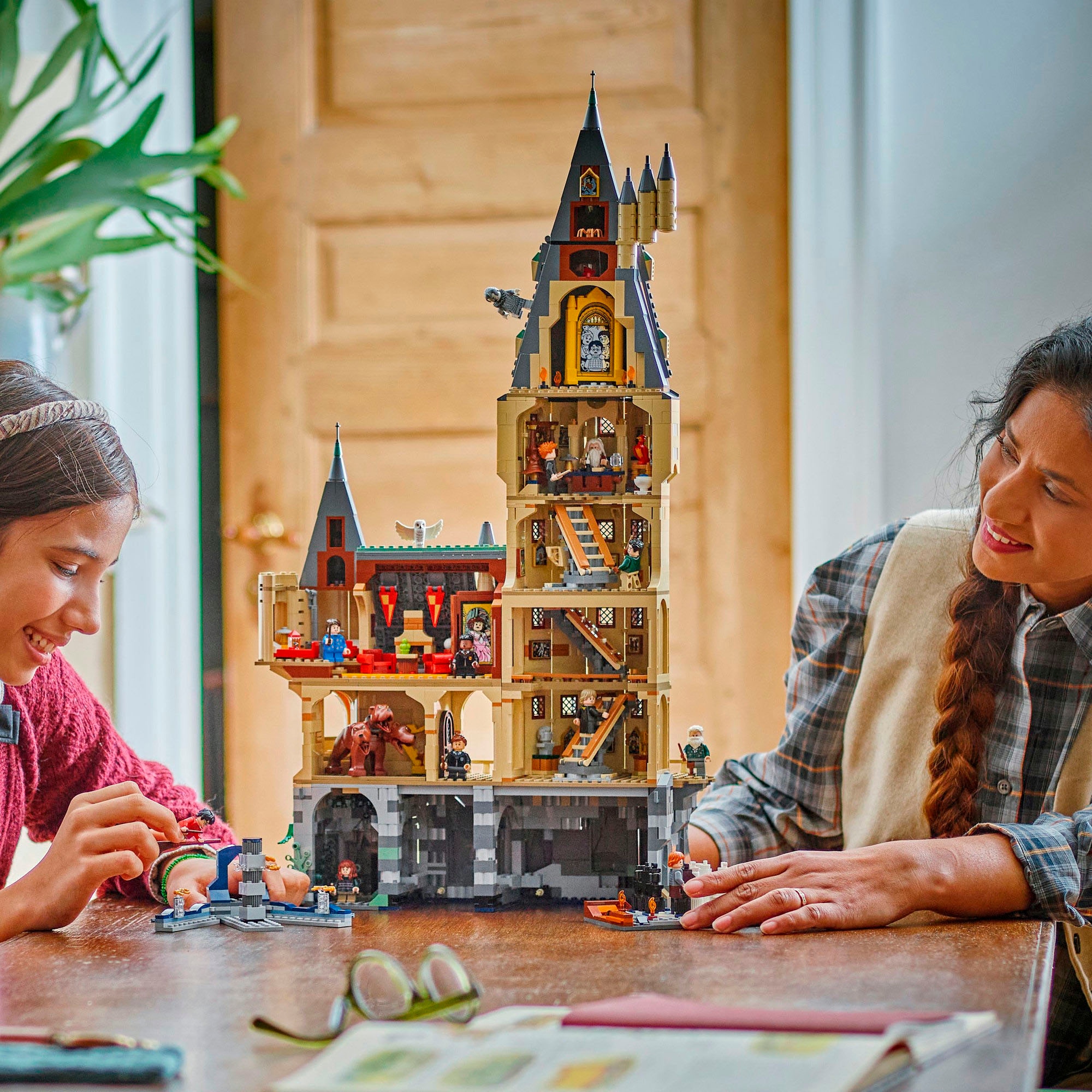 LEGO® Konstruktionsspielsteine »Schloss Hogwarts: Der Hauptturm (76454), LEGO Harry Potter™«, (2135 St.), Made in Europe