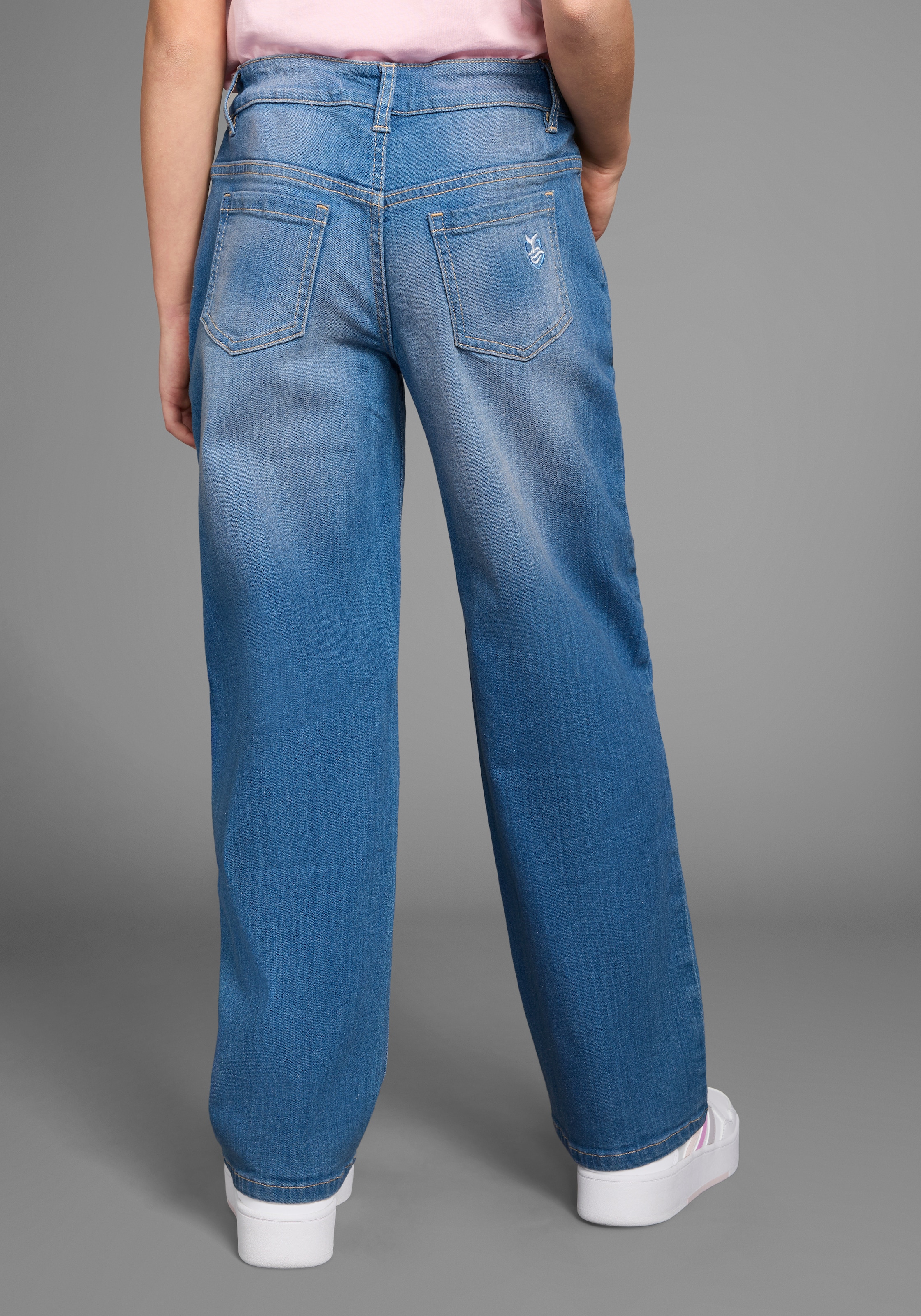 DELMAO Loose-fit-Jeans »Mädchenjeans in weiter Form«, Weite Jeans mit Logo-Stickerei