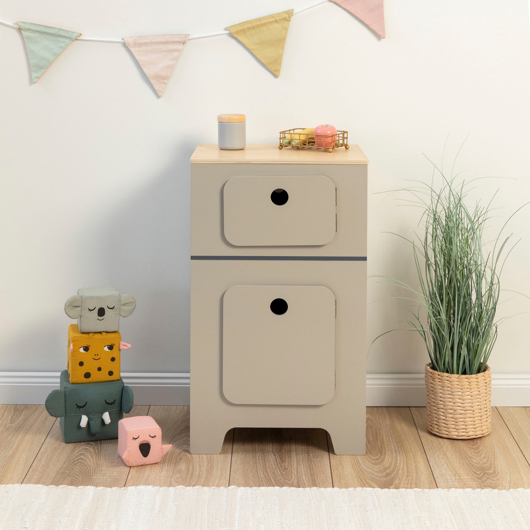 MUSTERKIND® Kinder-Kühlschrank »Mix & Match, warmgrau/natur«, FSC®-Holz aus gewissenhaft bewirtschafteten Wäldern