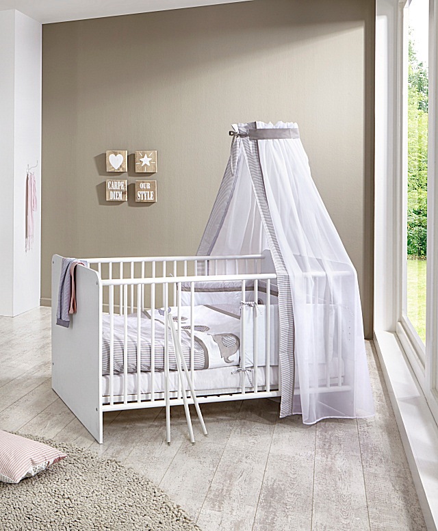 BMG Möbel Babyzimmer-Komplettset »Luis«, (Set, 5 tlg., Bett + Wickelkommode + 2-trg. Schrank + Standregal + Wandboard), Bett + Wickelkommode + 2-trg. Schrank + Standregal + Wandboard