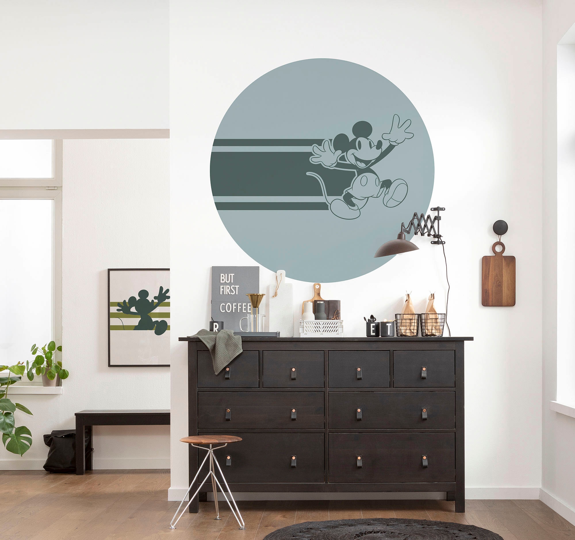 Komar Wandbild »Mickey Shadow«, (1 St.), Deutsches Premium-Poster Fotopapier mit seidenmatter Oberfläche und hoher Lichtbeständigkeit. Für fotorealistische Drucke mit gestochen scharfen Details und hervorragender Farbbrillanz.