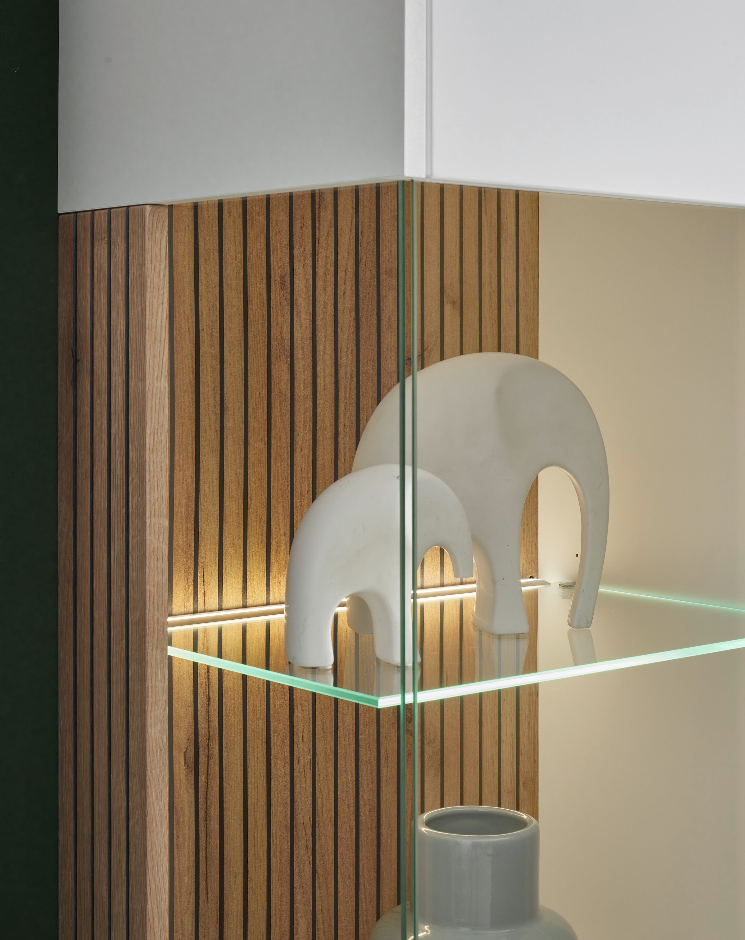 INOSIGN Vitrine »Hudson, Stauraumvitrine« in moderner Trendfarbe, Griffe aus Metall (Schwarz), Höhe 125 cm