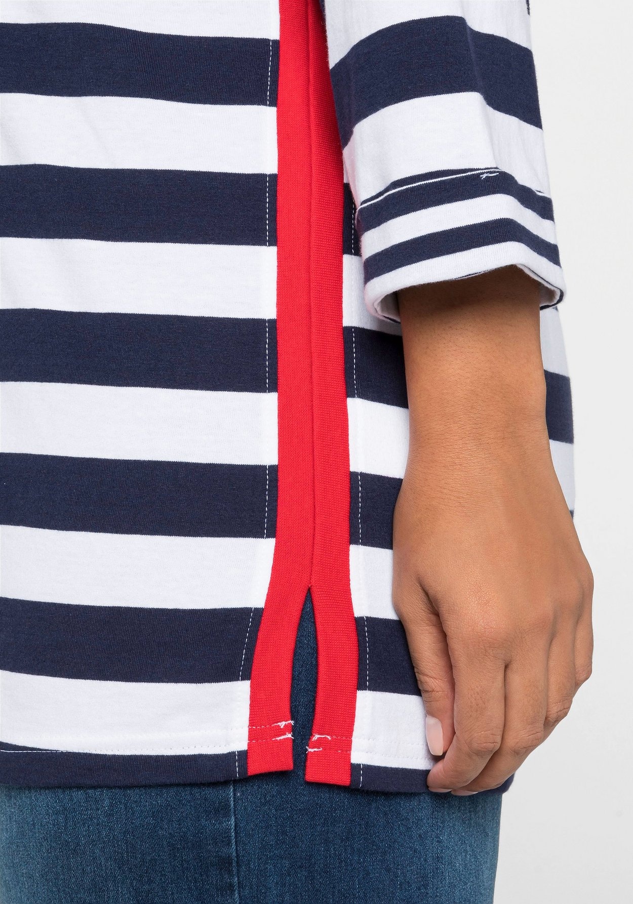 Sheego 3/4-Arm-Shirt »3/4-Arm-Shirt mit seitlichem Kontrasteinsatz und Schlitzen«, mit seitlichem Kontrasteinsatz und Schlitzen
