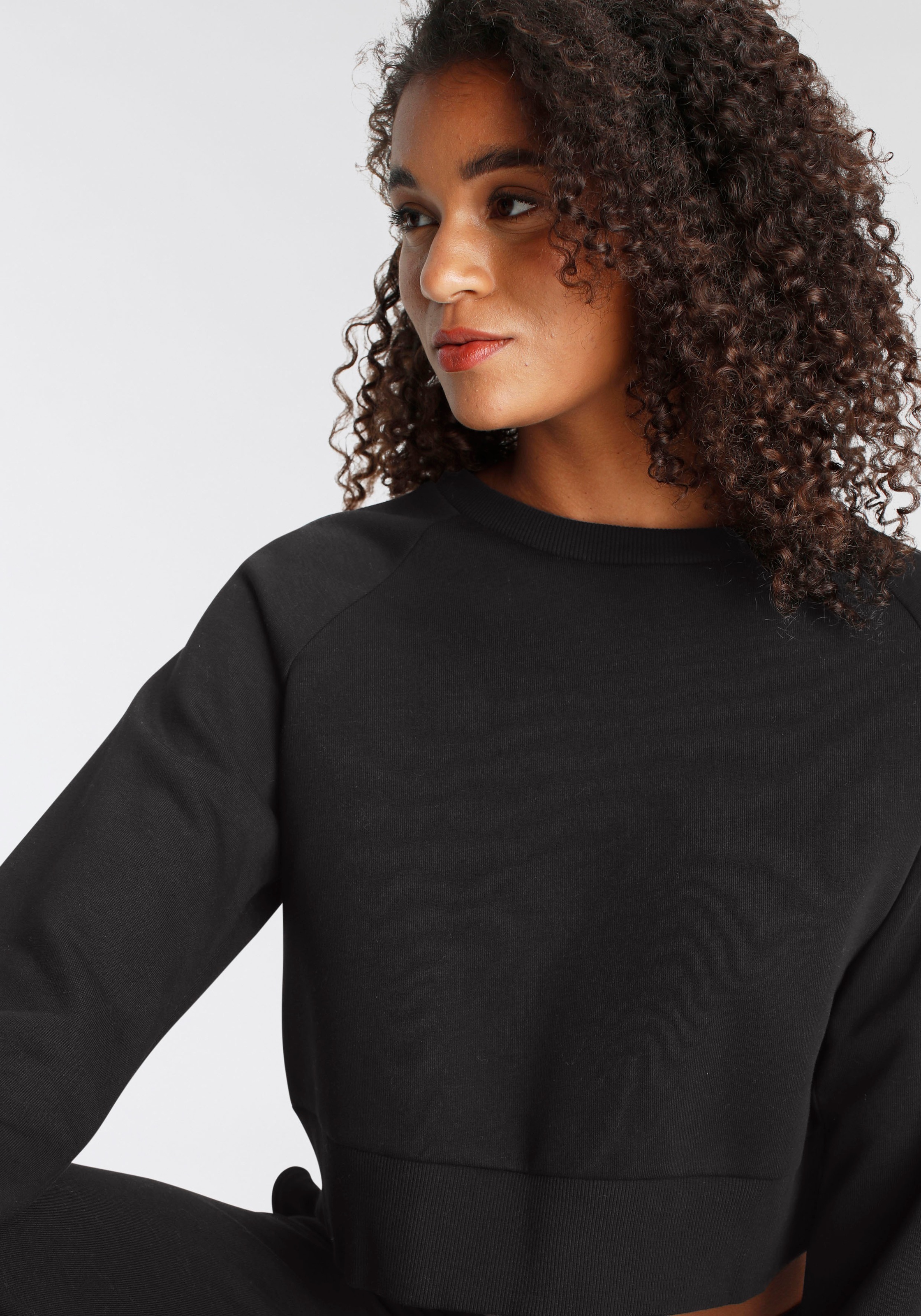 LSCN by LASCANA Sweatshirt, mit Ziernähten, Loungeanzug