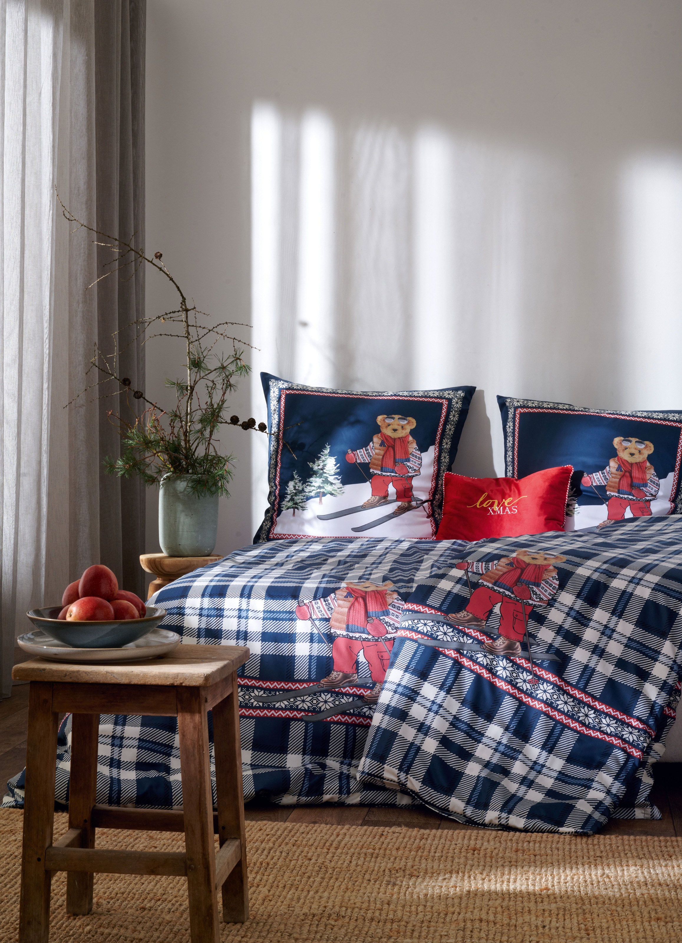 APELT Bettwäsche »Mati GOTS« 2 Stk. tlg. Karomuster mit Norwegerbordüre und Bär auf Skiern