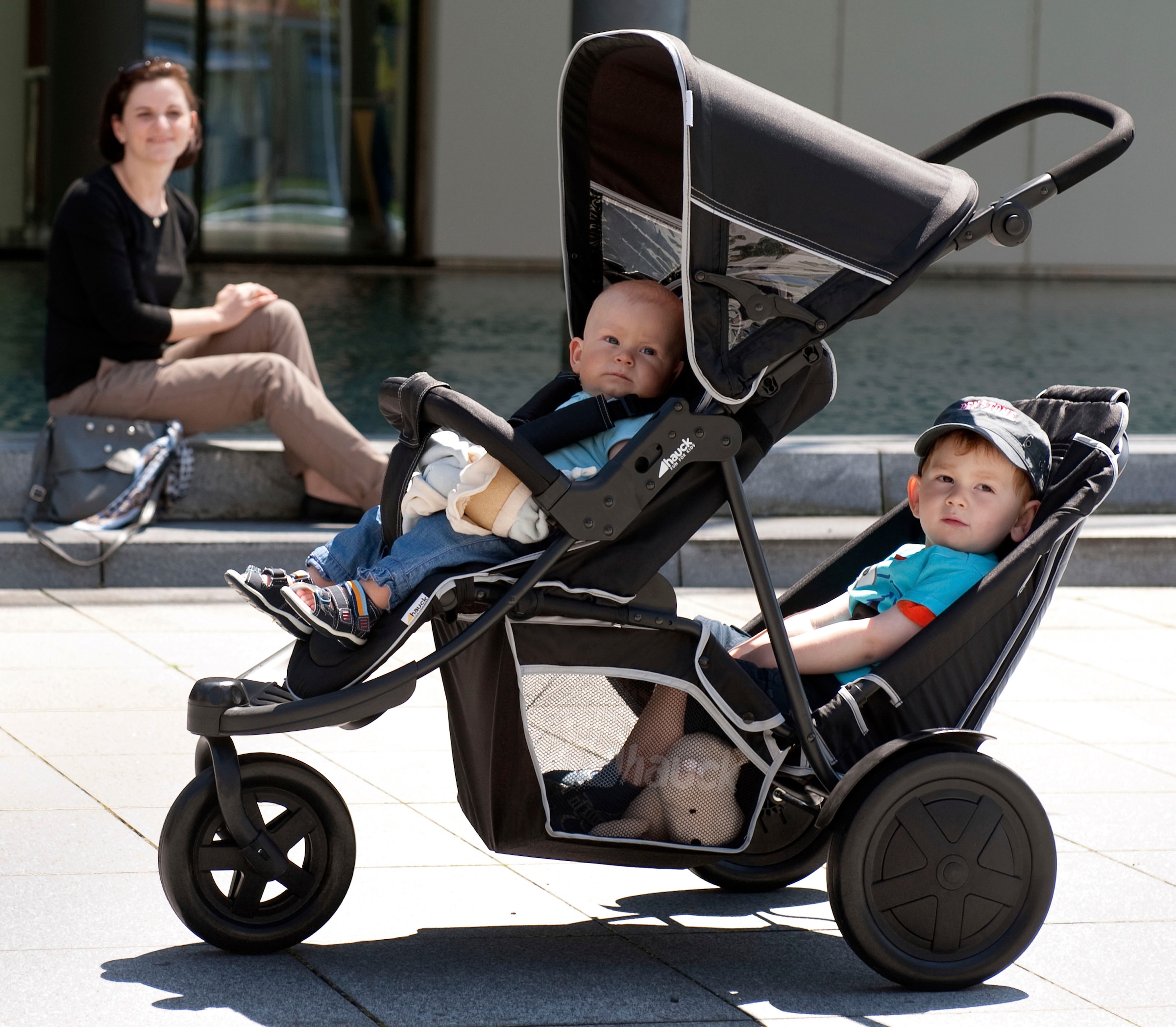 Hauck Geschwisterwagen »Freerider black«, 15 kg, mit schwenk- und feststellbarem Vorderrad