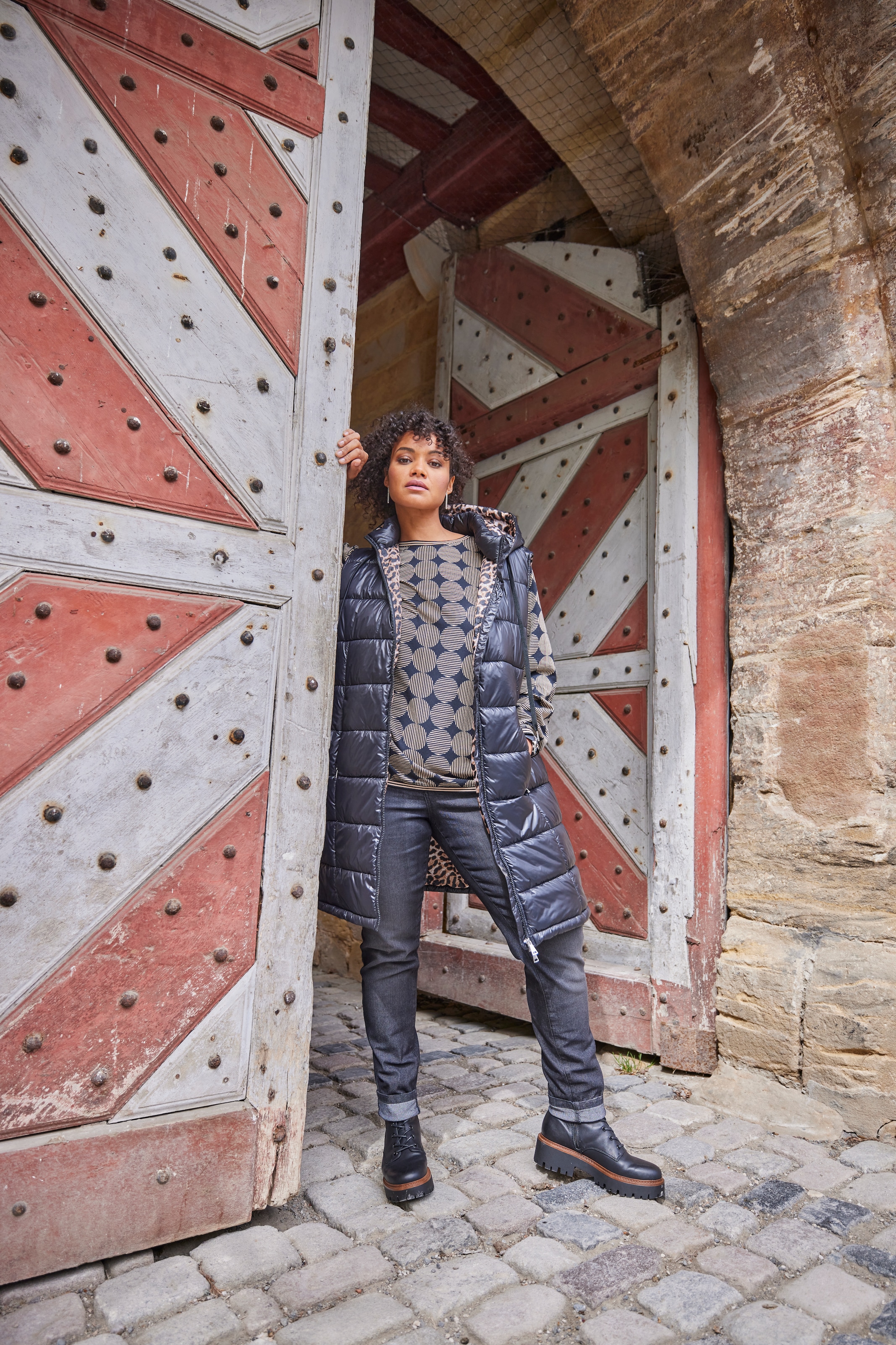 Aniston PLUS Sweatshirt, mit großflächigem, Pünktchendruck - NEUE KOLLEKTION