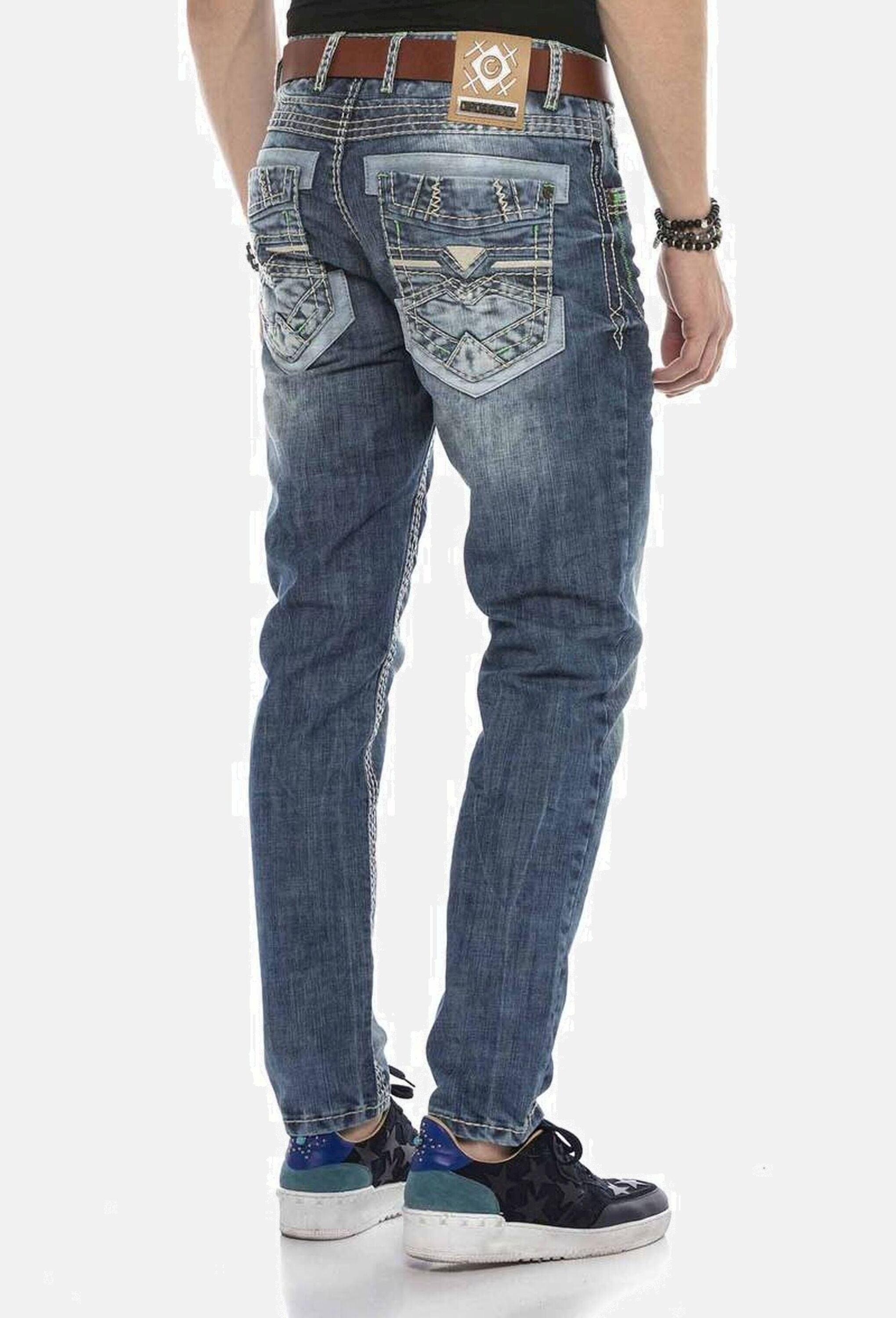 Cipo & Baxx Straight-Jeans »Cipo & Baxx Jeans DENIM« bequeme Jeans mit auffälligen Ziernähten, CD597