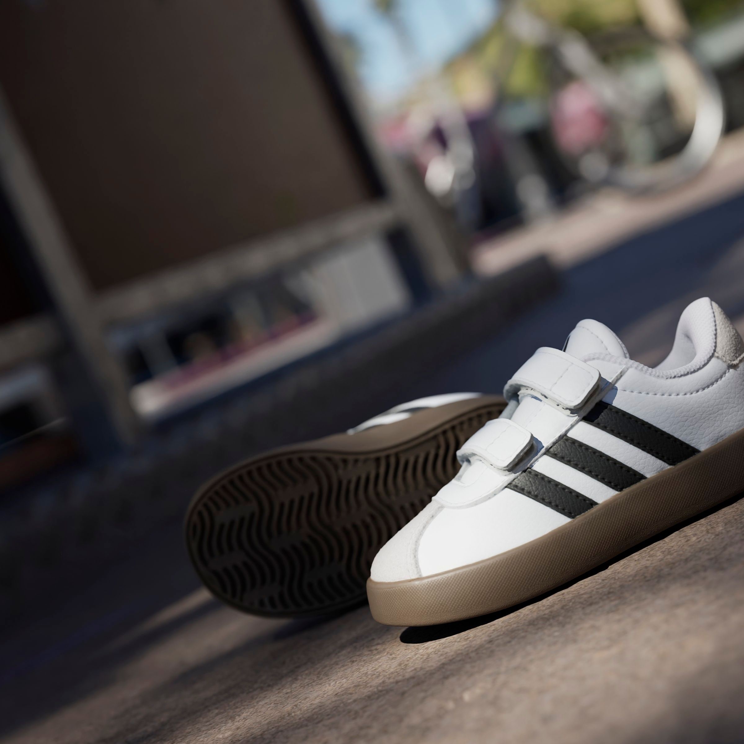 adidas Sportswear Klettschuh »VL COURT 3.0 KIDS«, inspiriert vom Design des adidas samba