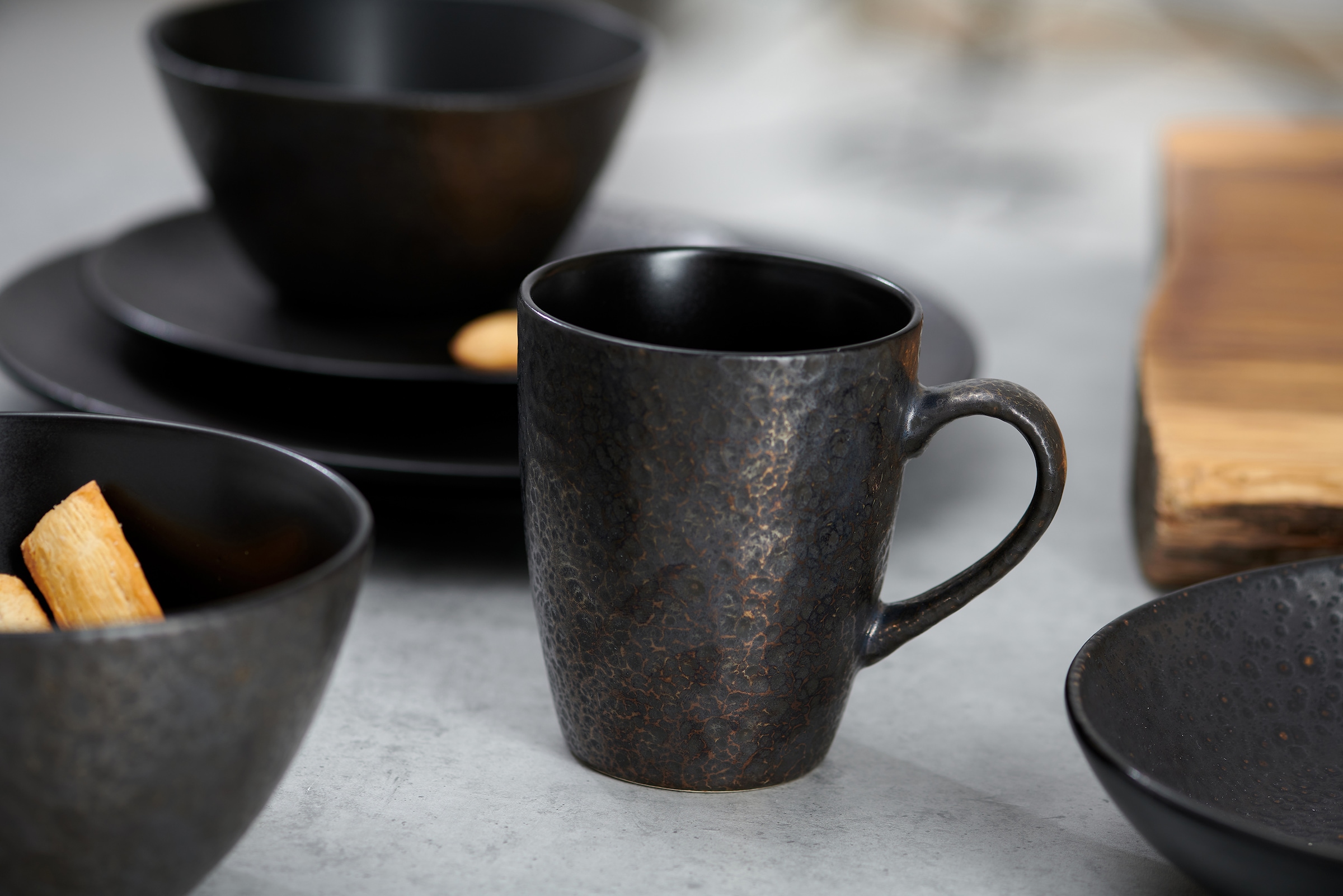 Ritzenhoff & Breker Frühstücks-Geschirrset »Service, Kitwe (Teller, Schale, Kaffeebecher)«, (Set, 12 tlg.), seidenmatter Schwarzton mit Kupferstich, 12 Teile, für 4 Personen