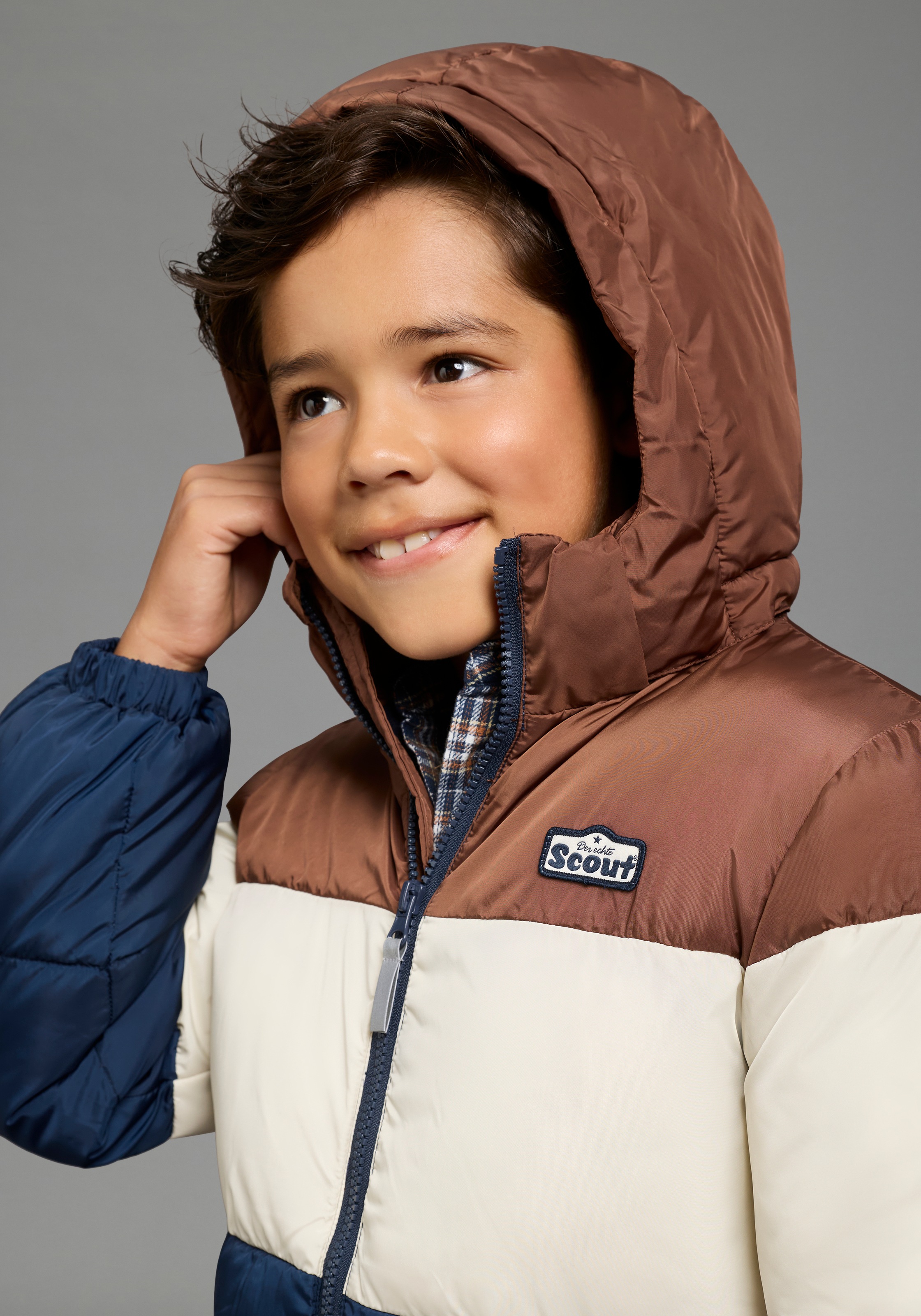 Scout Winterjacke »Warme Jacke in Colorblocking-Style - NEU von SCOUT« mit Kapuze mit Kapuze, abnehmbar, innen mit Fleece gefüttert