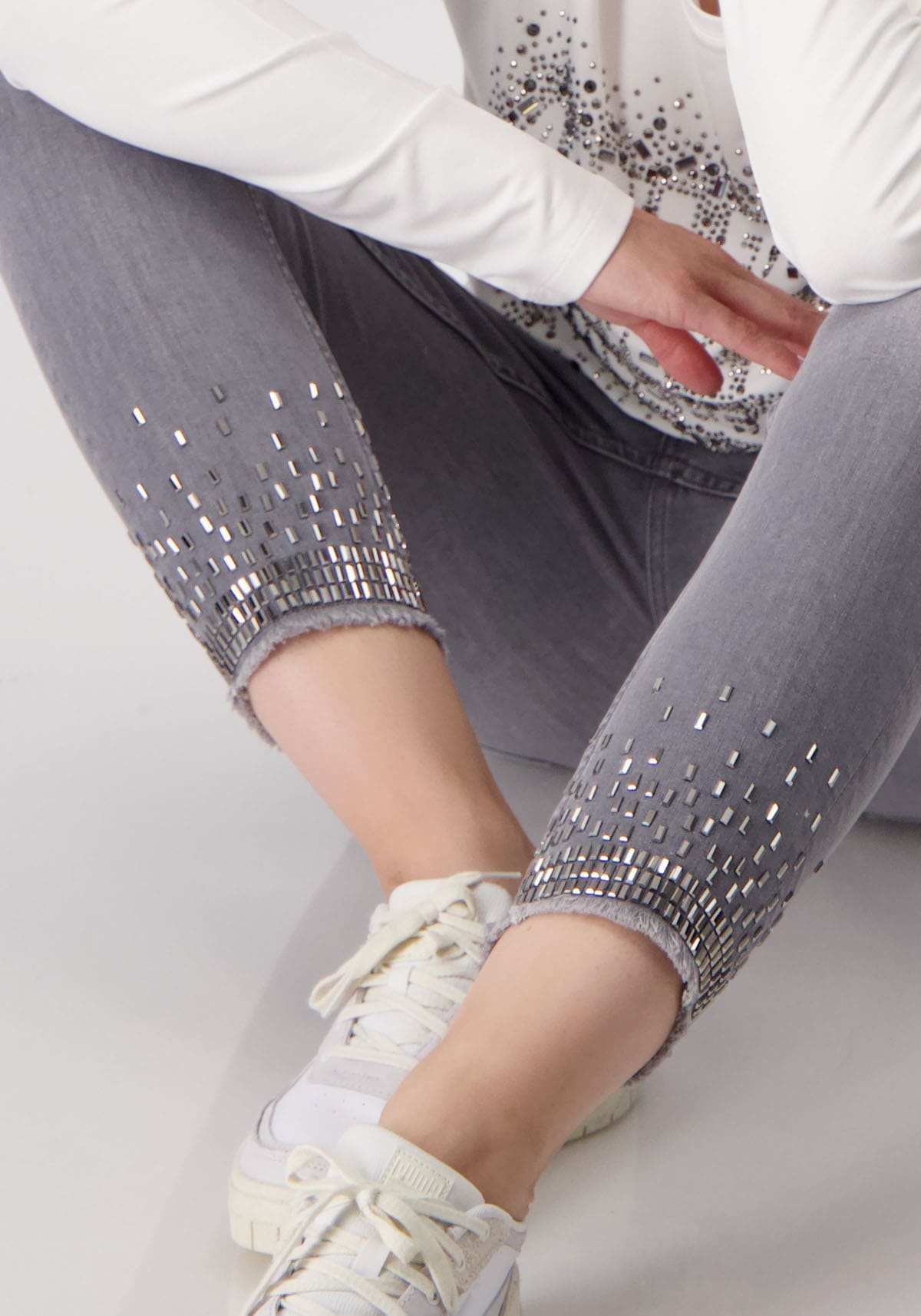 Monari Röhrenjeans, mit Glitzersteinchen