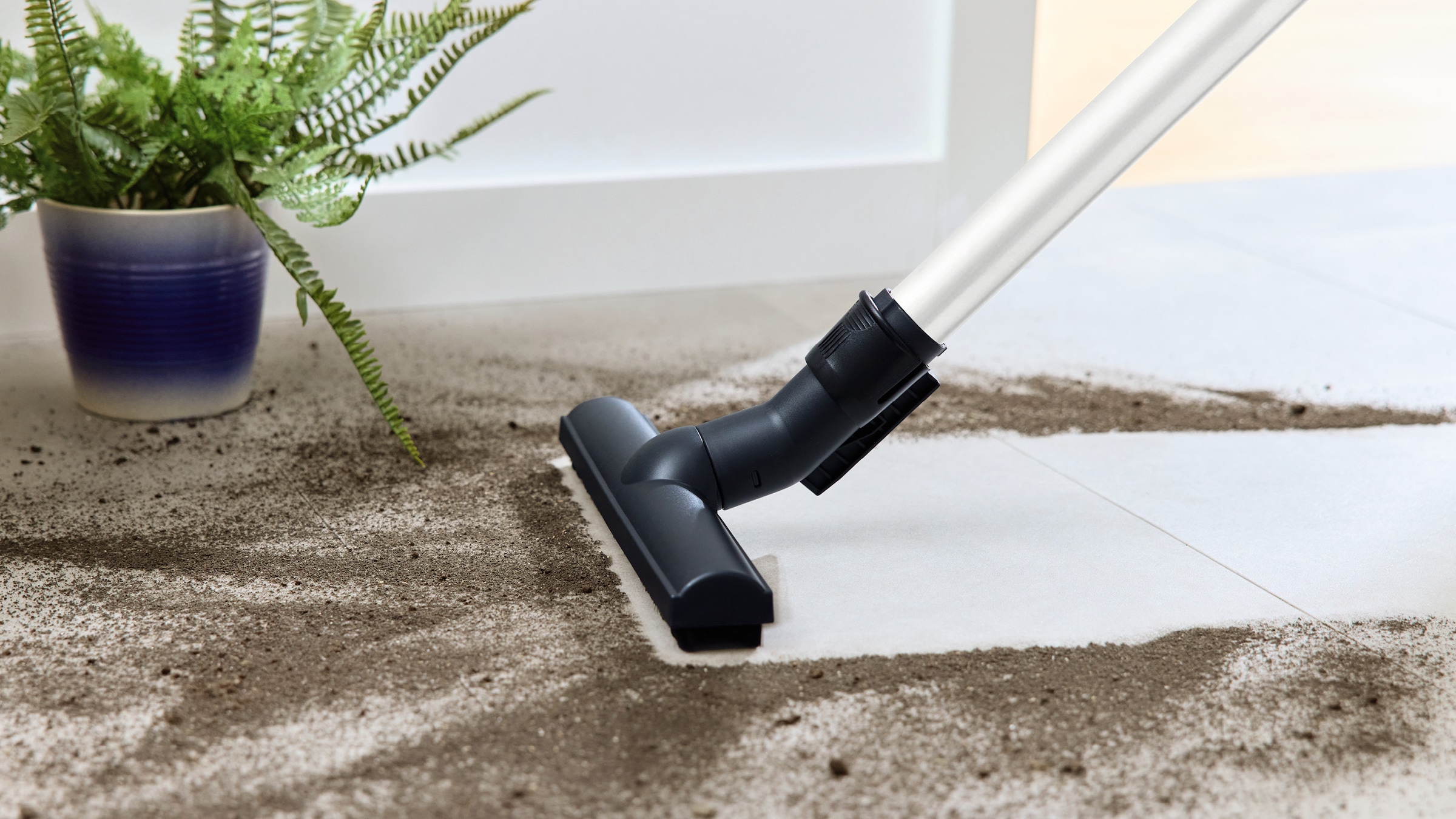 BOSCH Bodenstaubsauger »Serie 8 ProSilence BGB75XSIL, Hygiene-Filter, 10 Jahre Motorgarantie«, 650 W, mit Beutel, Hartbodendüse, XXL-Polsterdüse, langes Kabel, leise, weiß