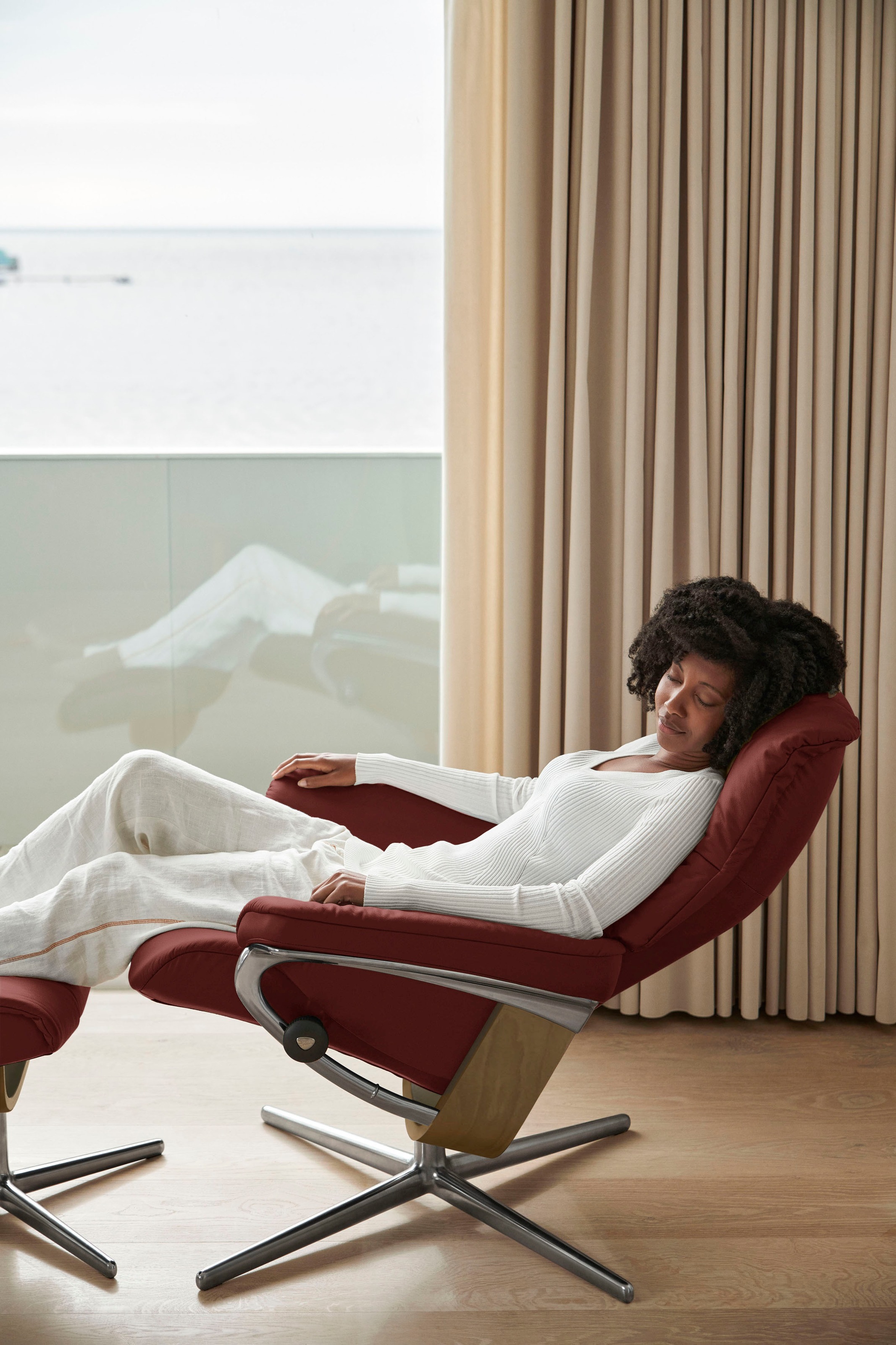 Stressless® Relaxsessel »Mayfair«, (Set, Relaxsessel mit Hocker), mit Hocker, mit Cross Base, Größe S, M & L, Holzakzent Eiche