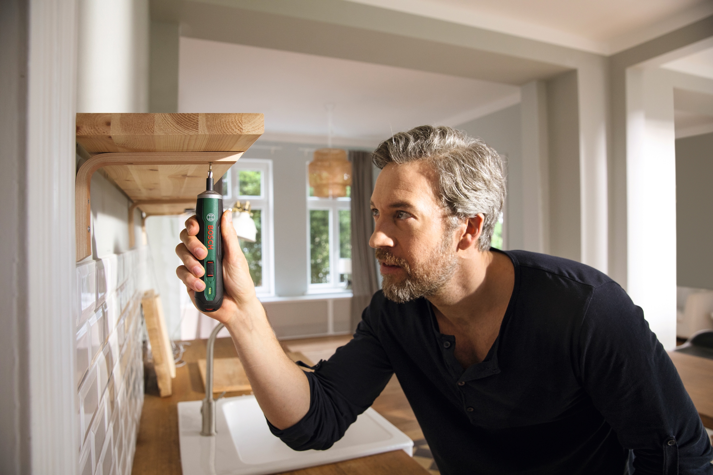 Bosch Home & Garden Akku-Schraubendreher »PushDrive«, inkl. 32-tlg. Bohreinsatz-Set, Akku und Ladegerät
