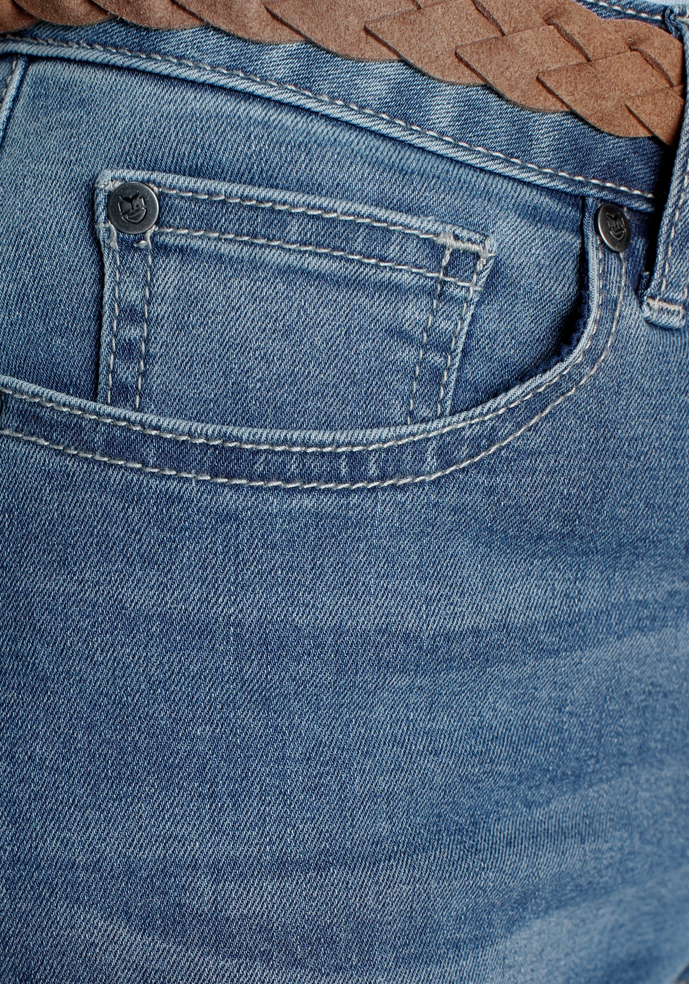 DELMAO 3/4-Jeans, mit Flechtgürtel ♕ modischem MARKE! 2 bei tlg., ---NEUE (Set, inklusive mit Gürtel)
